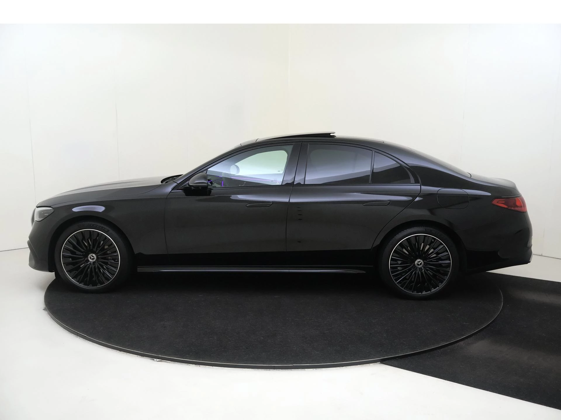 Mercedes-Benz-E-Klasse-image-9