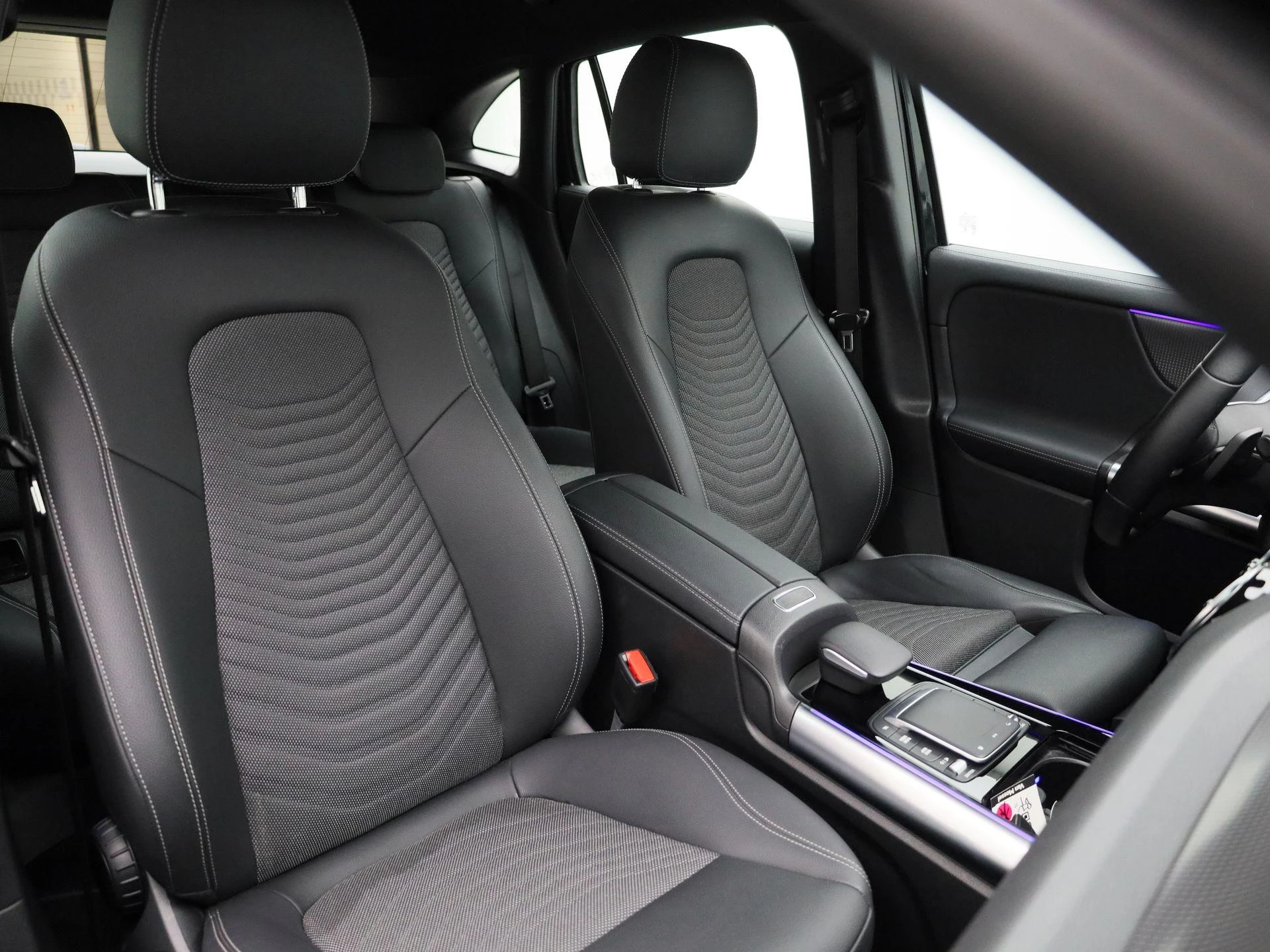Mercedes-Benz-EQA-image-40
