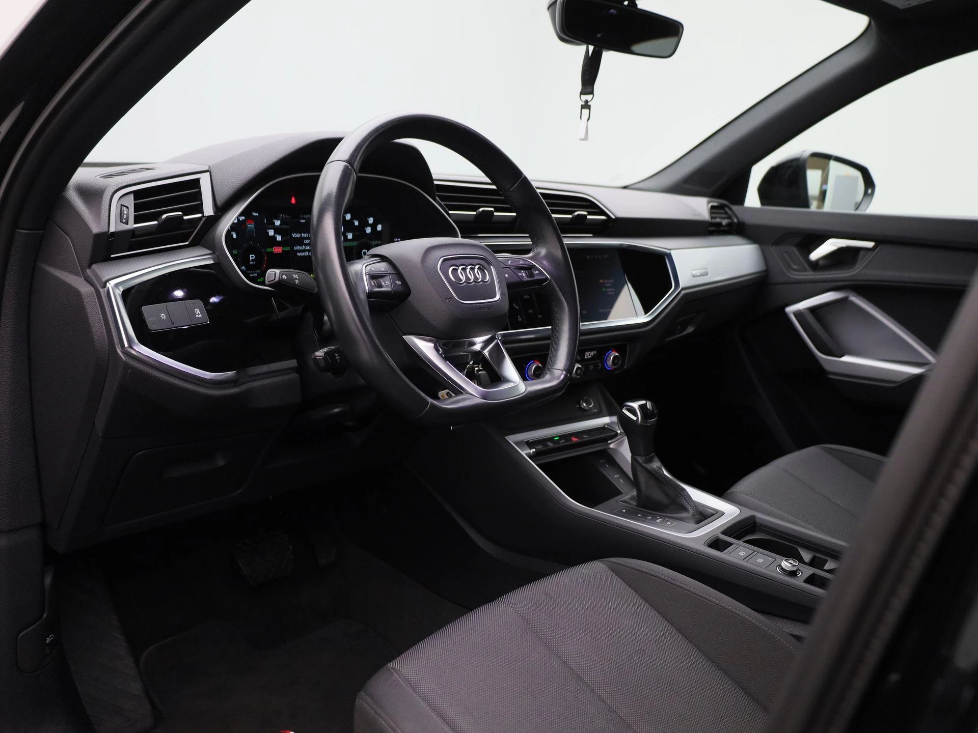 Audi-Q3-image-34