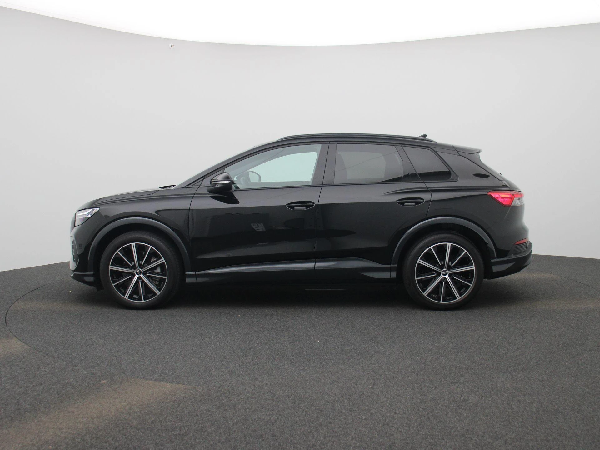 Audi-Q4 e-tron-image-5