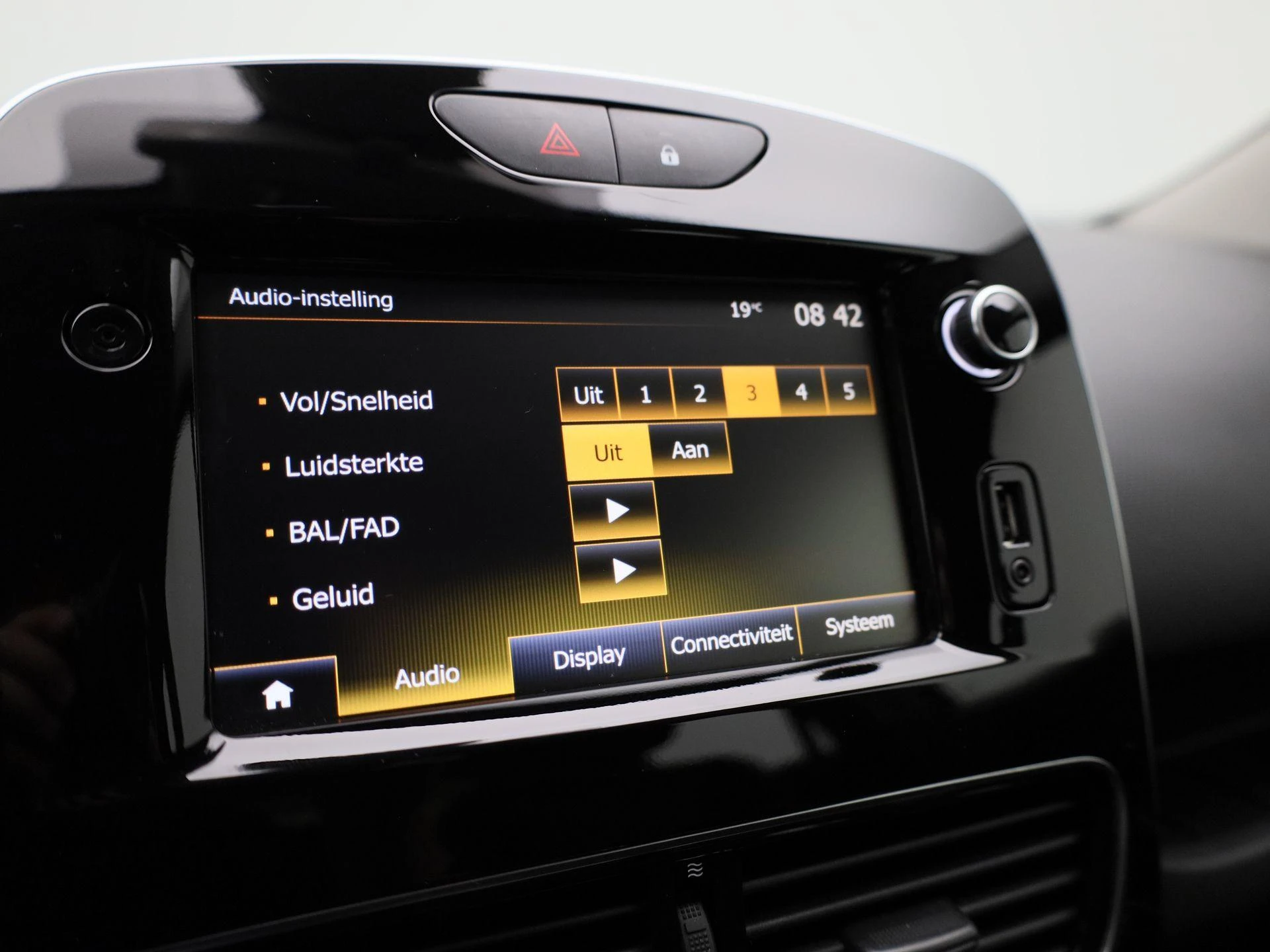 Renault-Clio-image-25
