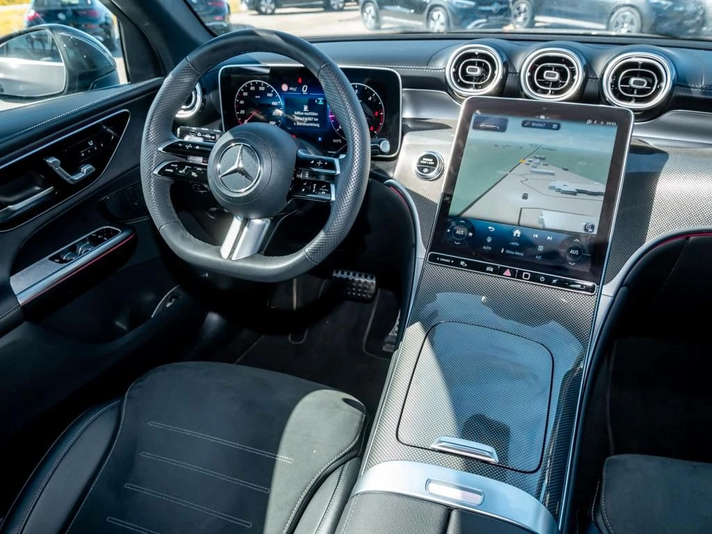Mercedes-Benz-GLC 300 d-image-9