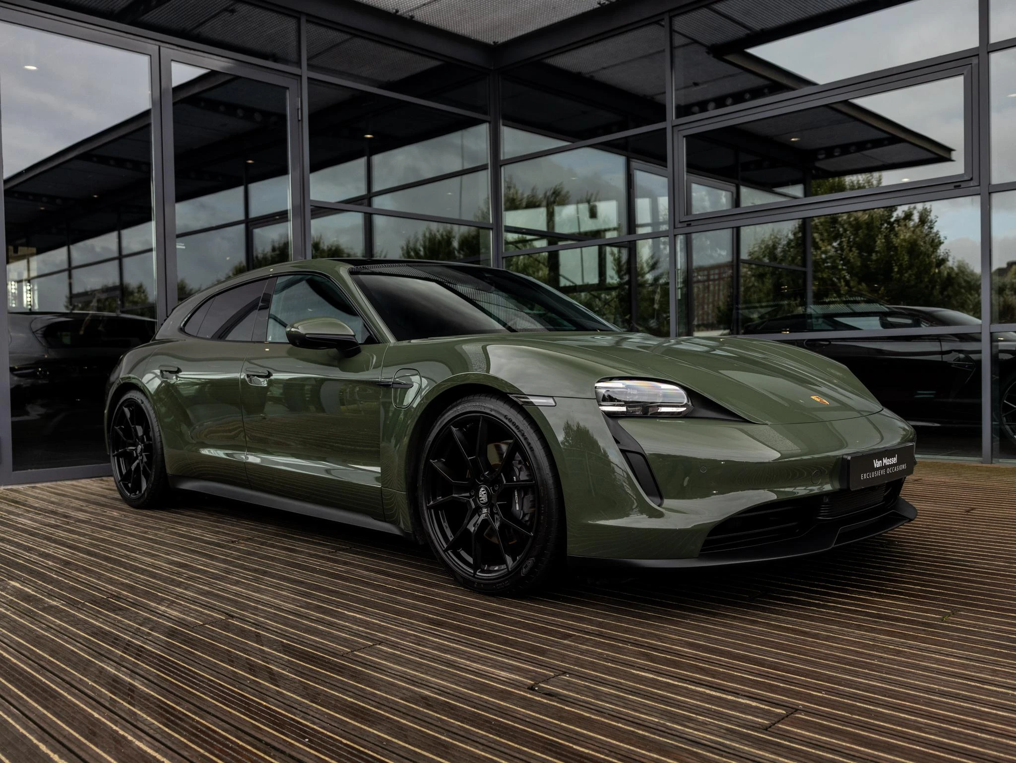 Porsche-Taycan-image-2