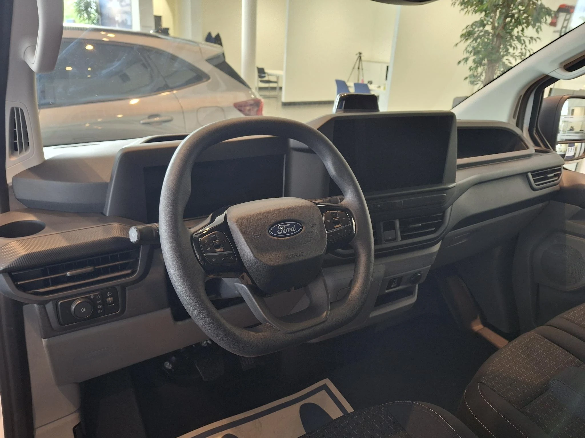 Ford-E-Transit Custom-image-3