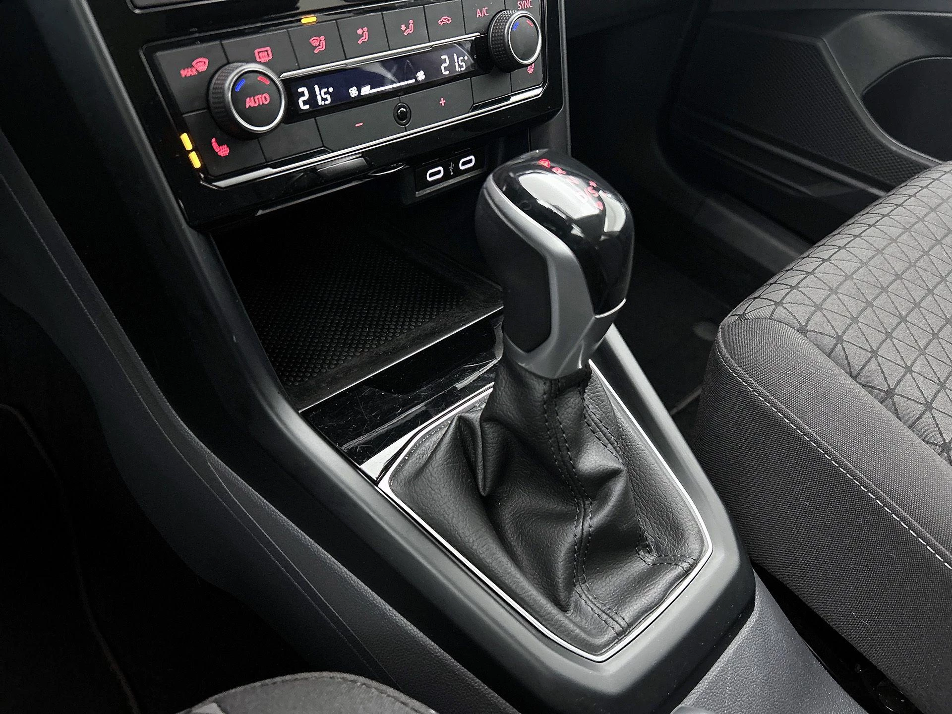 Volkswagen-T-Cross-image-20