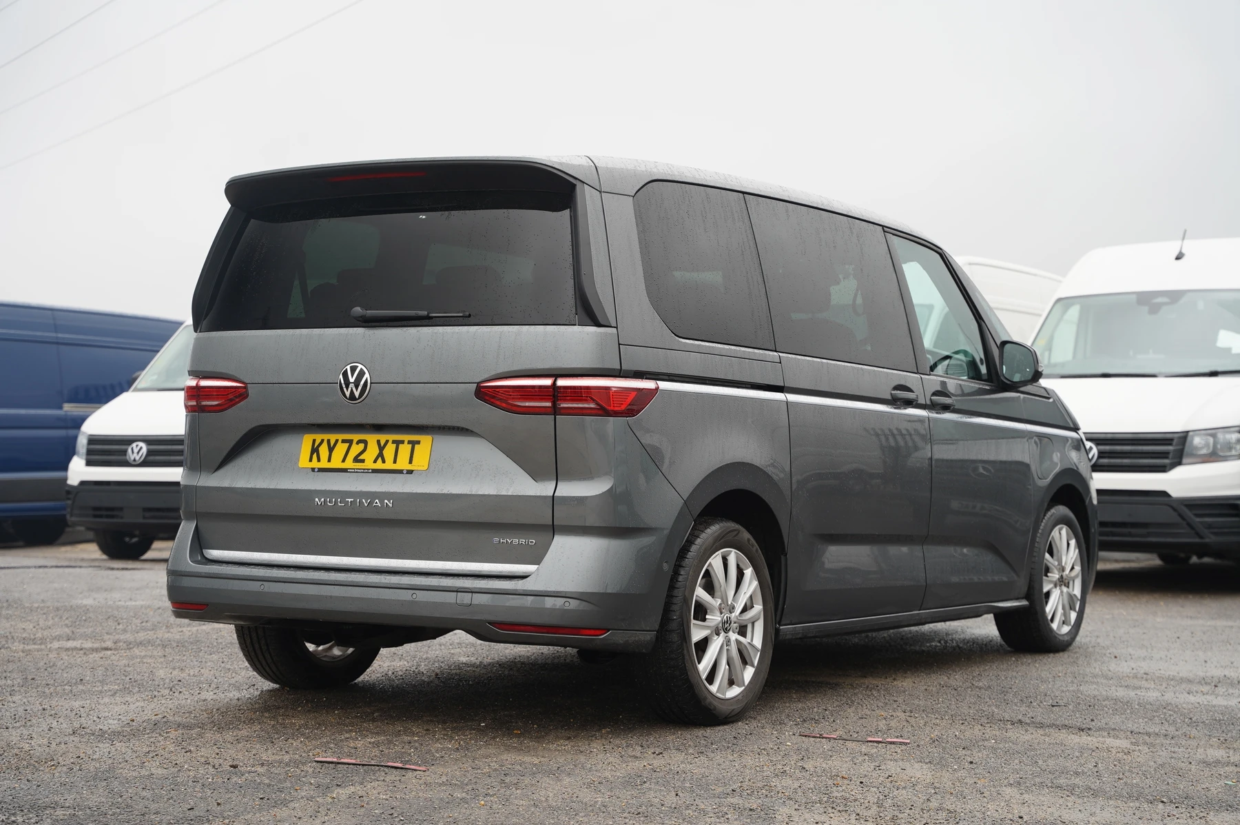 Volkswagen-Multivan-image-13