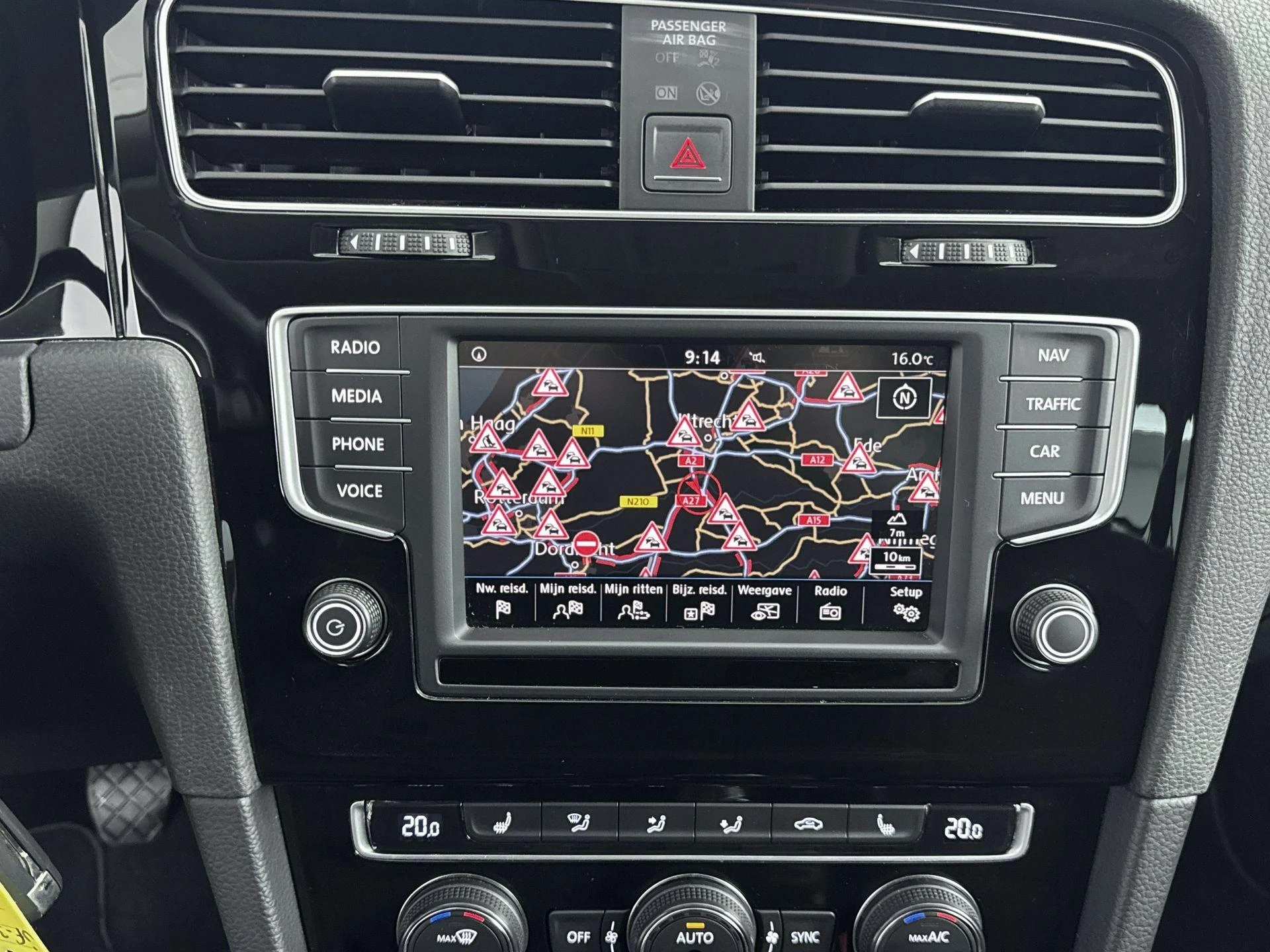 Volkswagen-Golf-image-14
