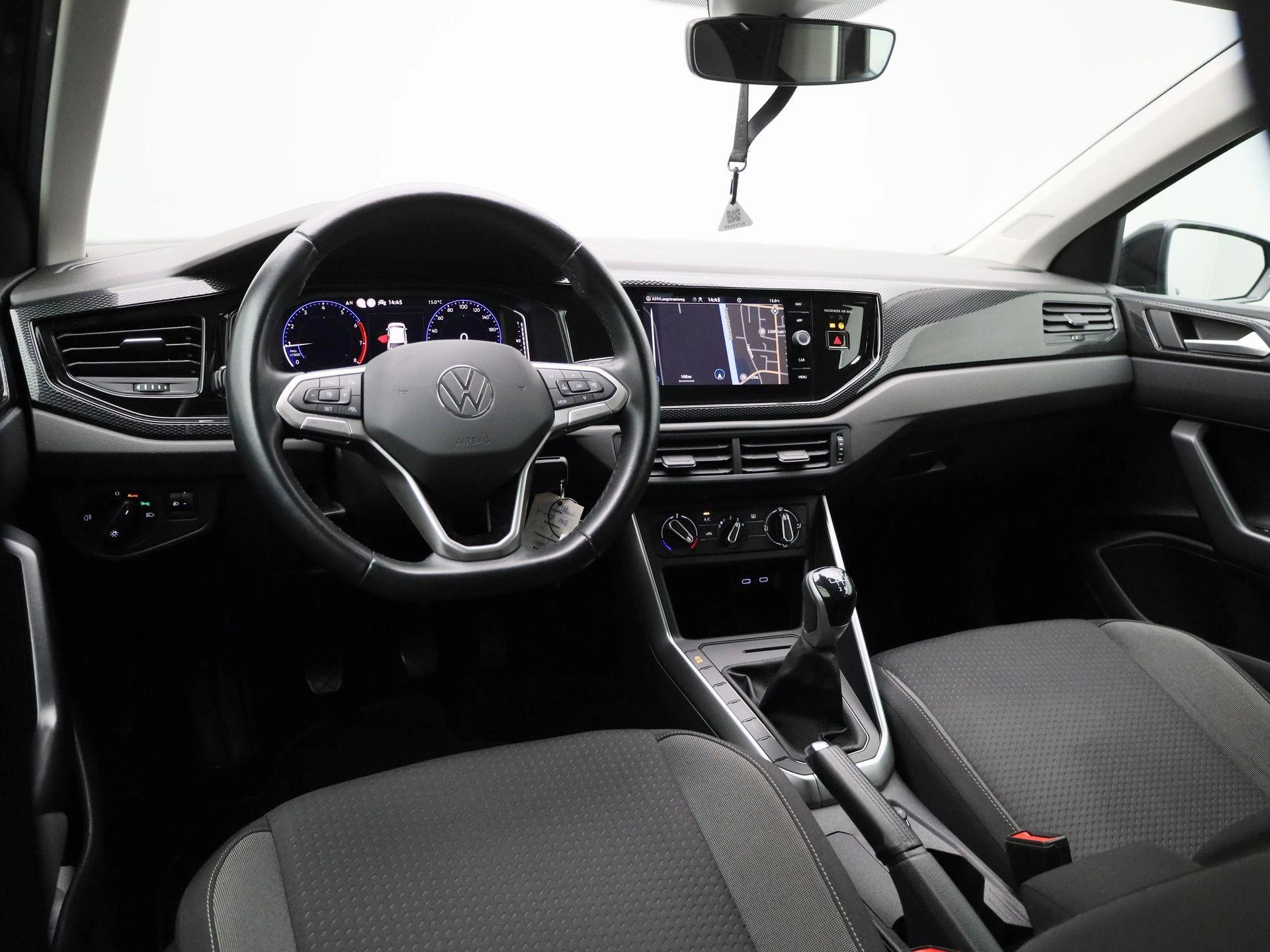 Volkswagen-Polo-image-6