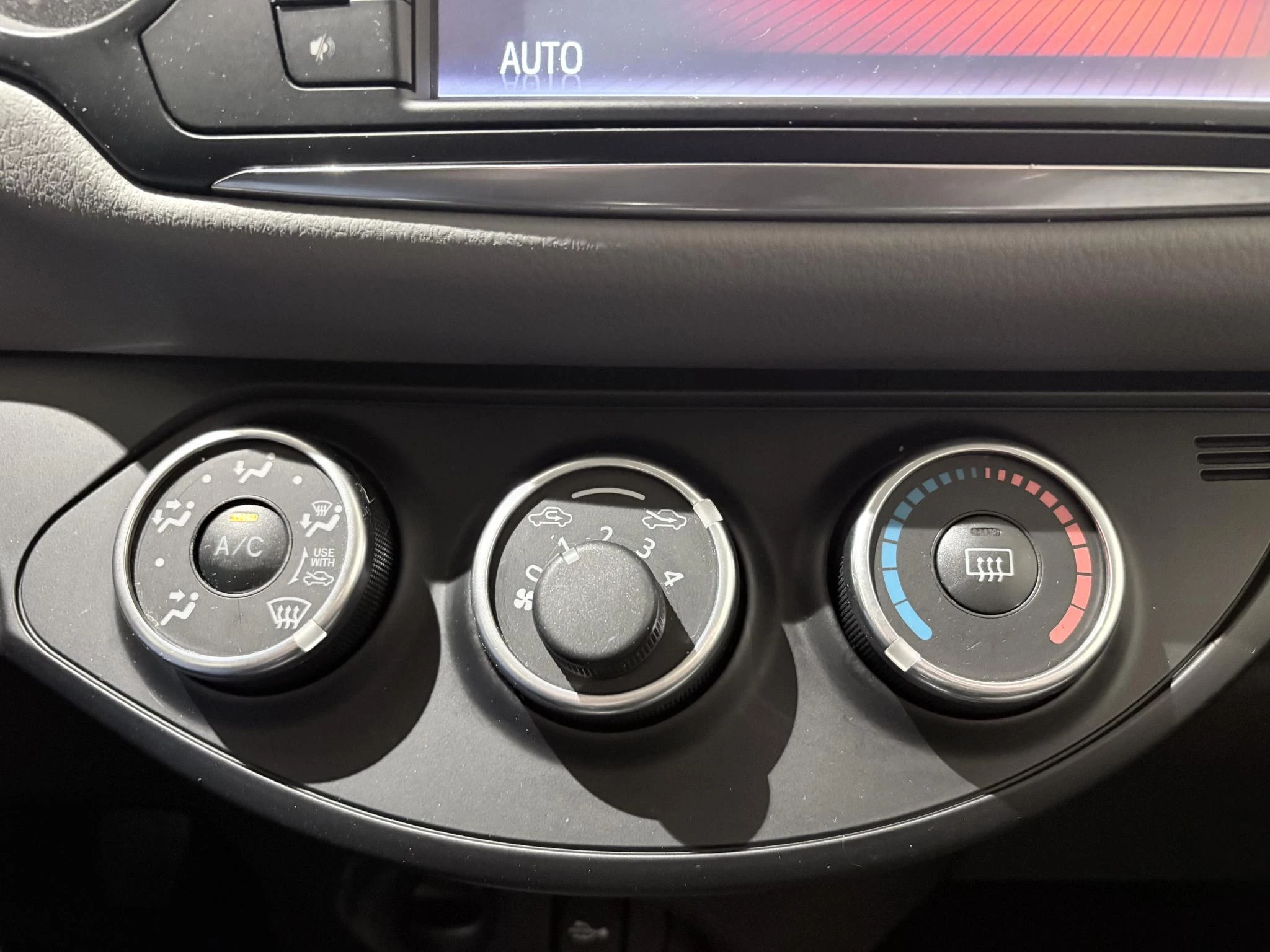 Toyota-Yaris-image-24