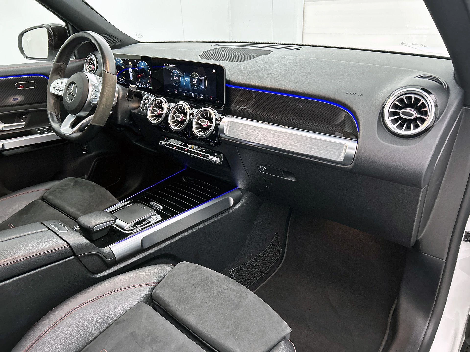 Mercedes-Benz-GLB-image-27