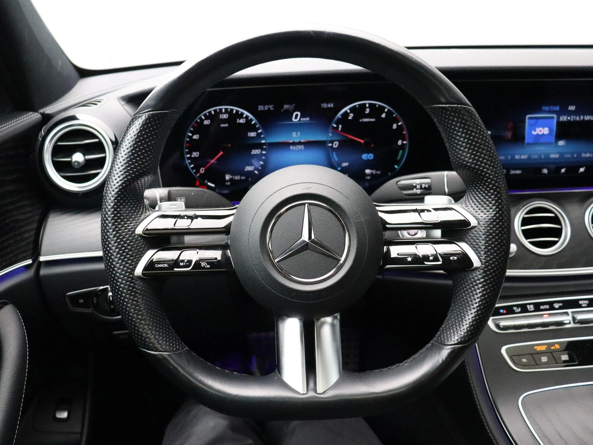 Mercedes-Benz-E-Klasse-image-17