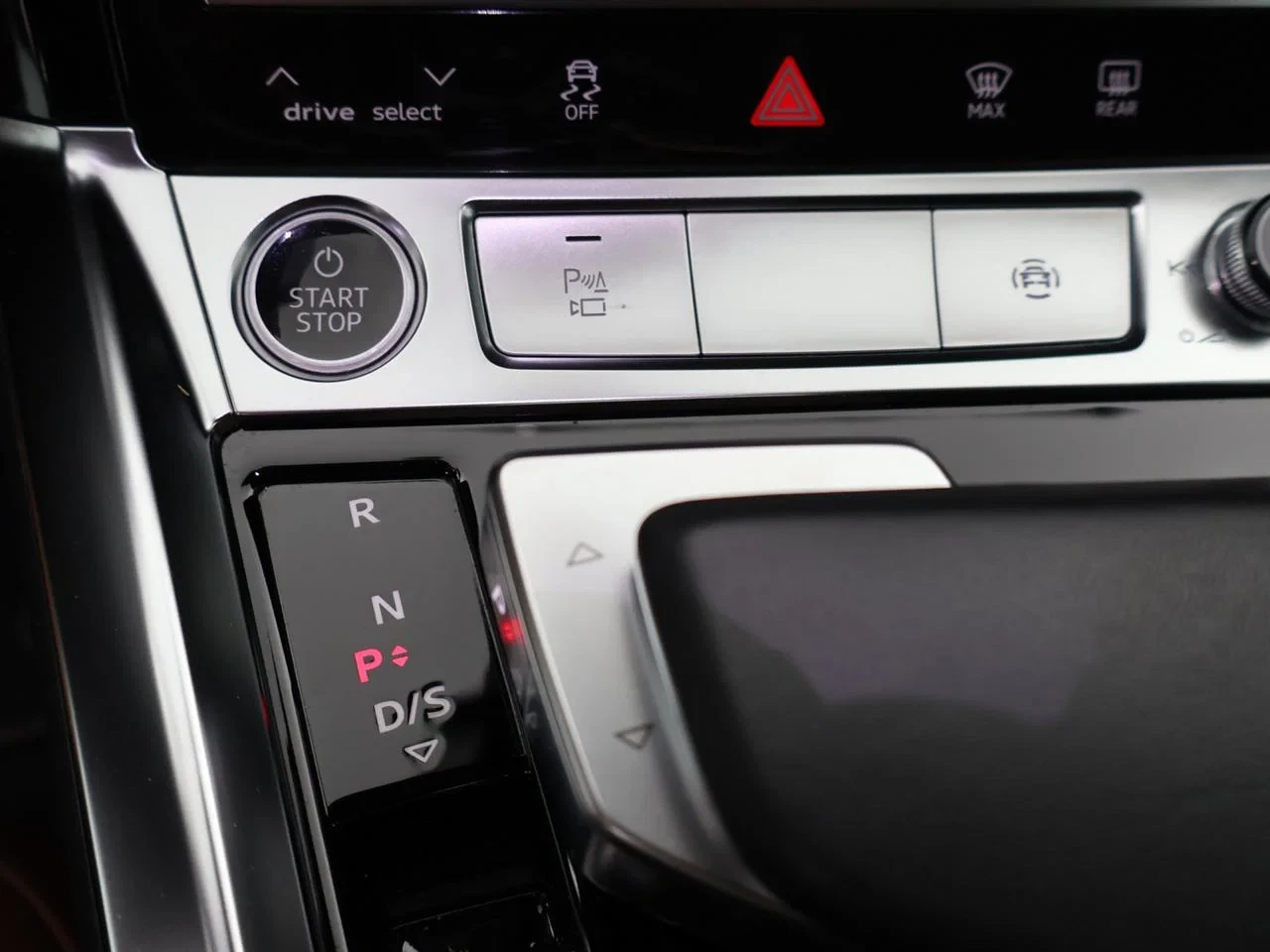 Audi e-tron Audi e-tron 95kWh 55 QUATTRO 408PK *AUTOMAAT*PANODAK*TREKHAAK*BRUIN LEDER*ACC*CAMERA*PDC*NAVI*APP-CONNECT*...*