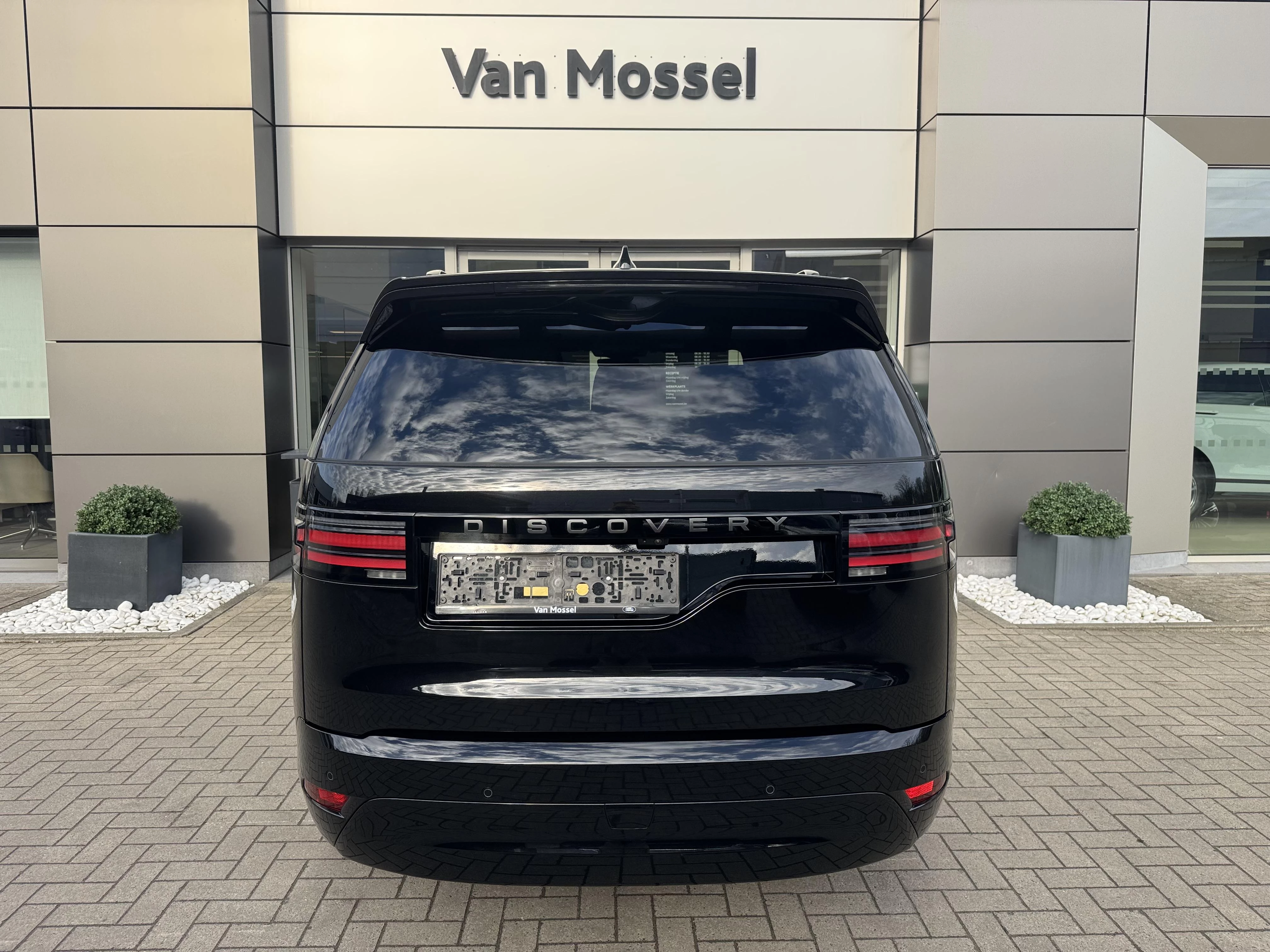 Land Rover-Discovery-image-6