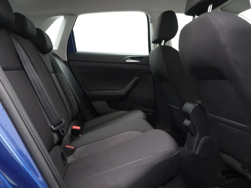 Volkswagen-Polo-image-12