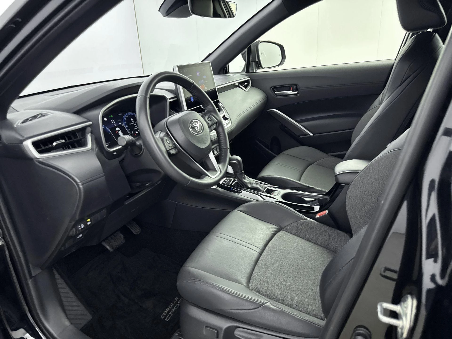 Toyota-Corolla Cross-image-17