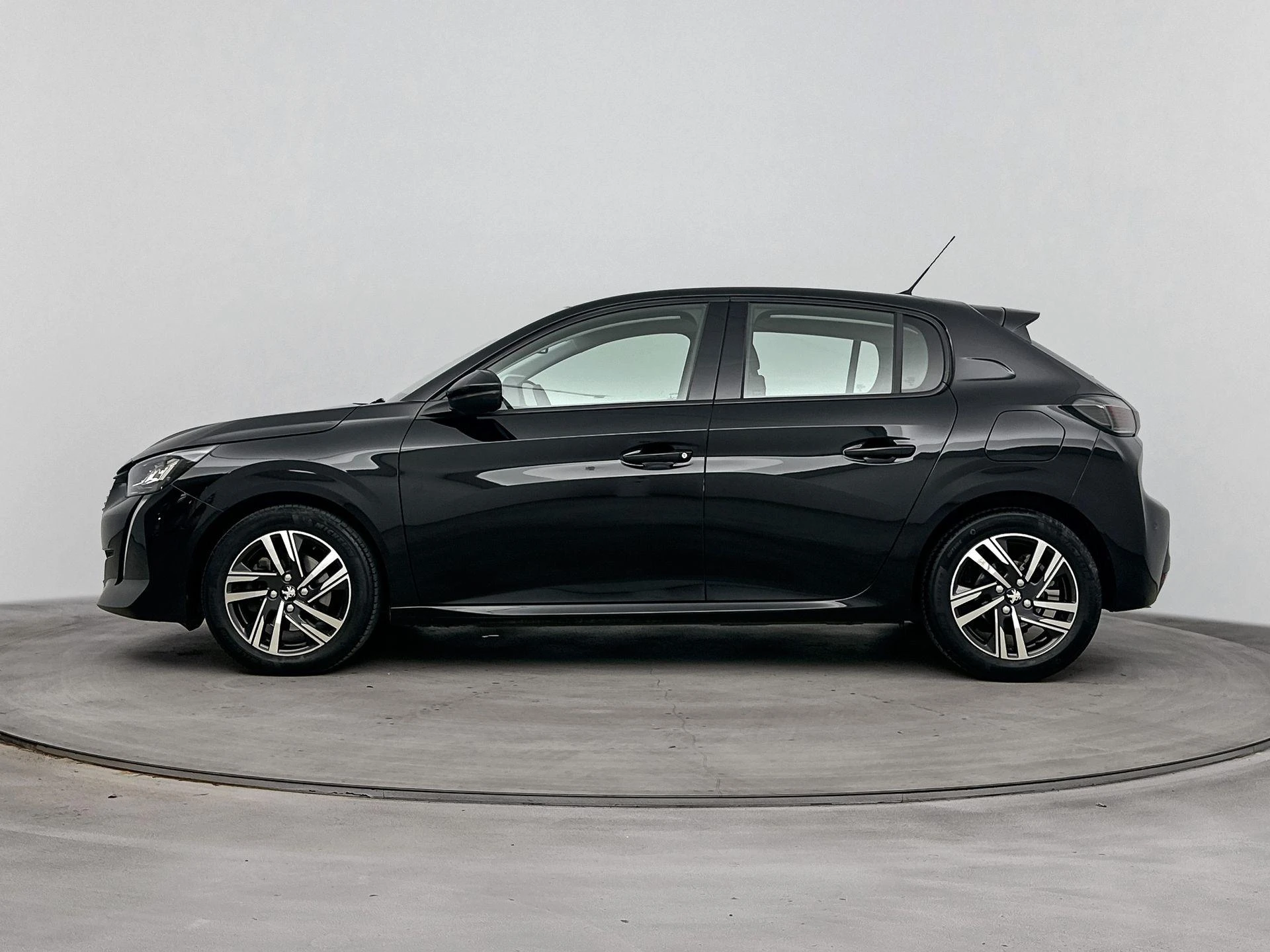 Peugeot-208-image-1