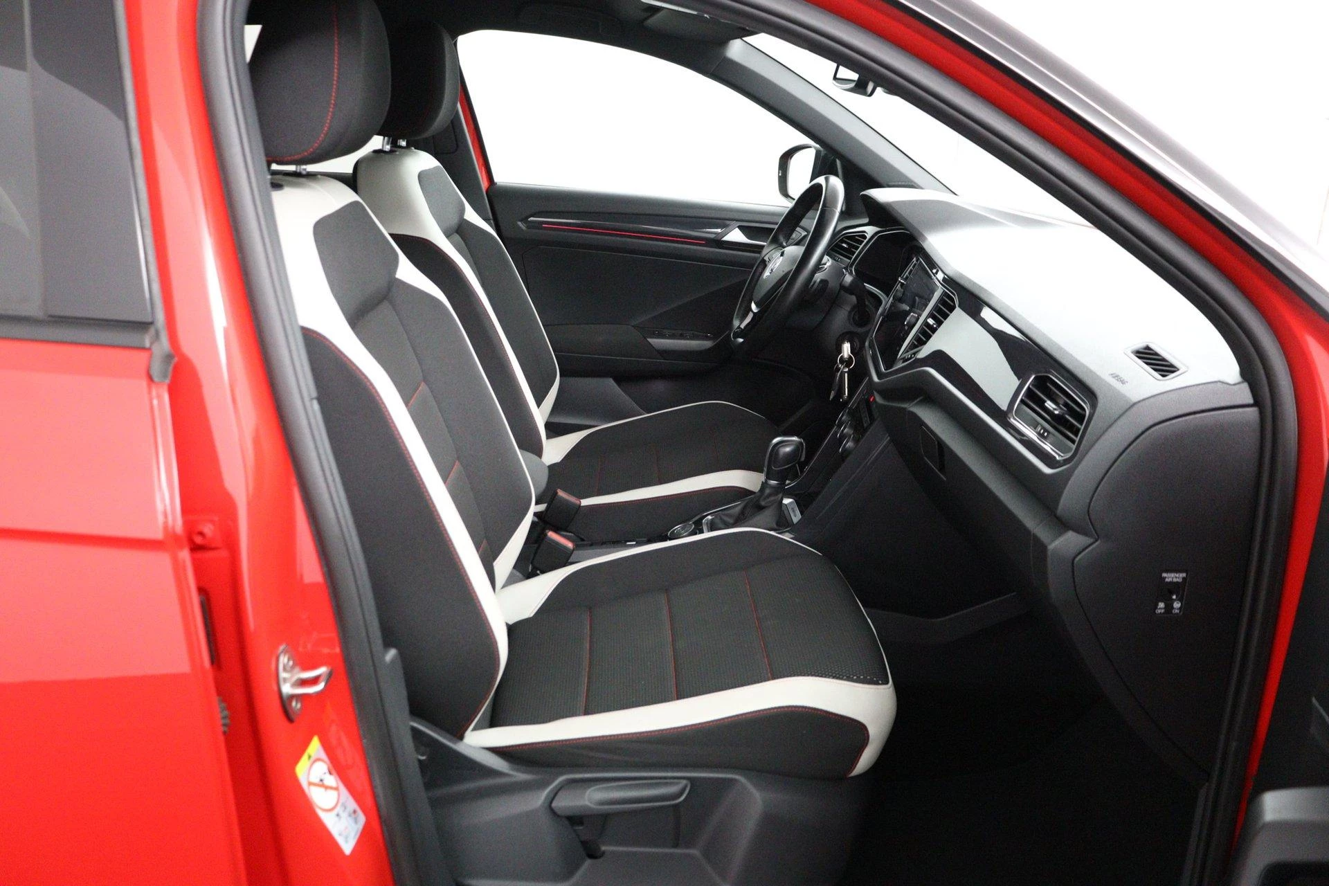 Volkswagen-T-Roc-image-17