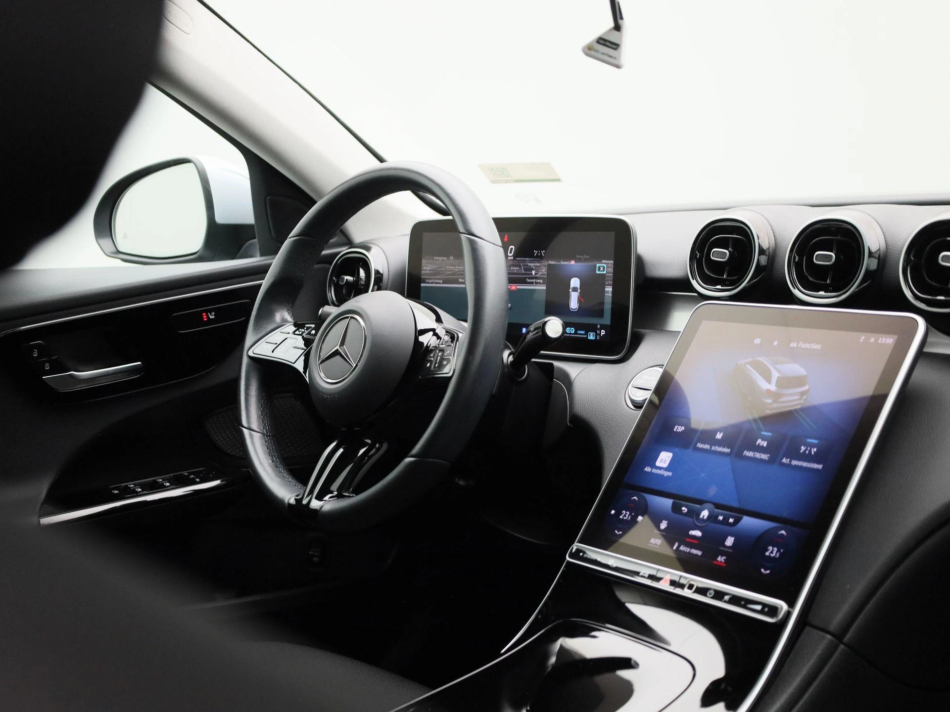 Mercedes-Benz-C-Klasse-image-36