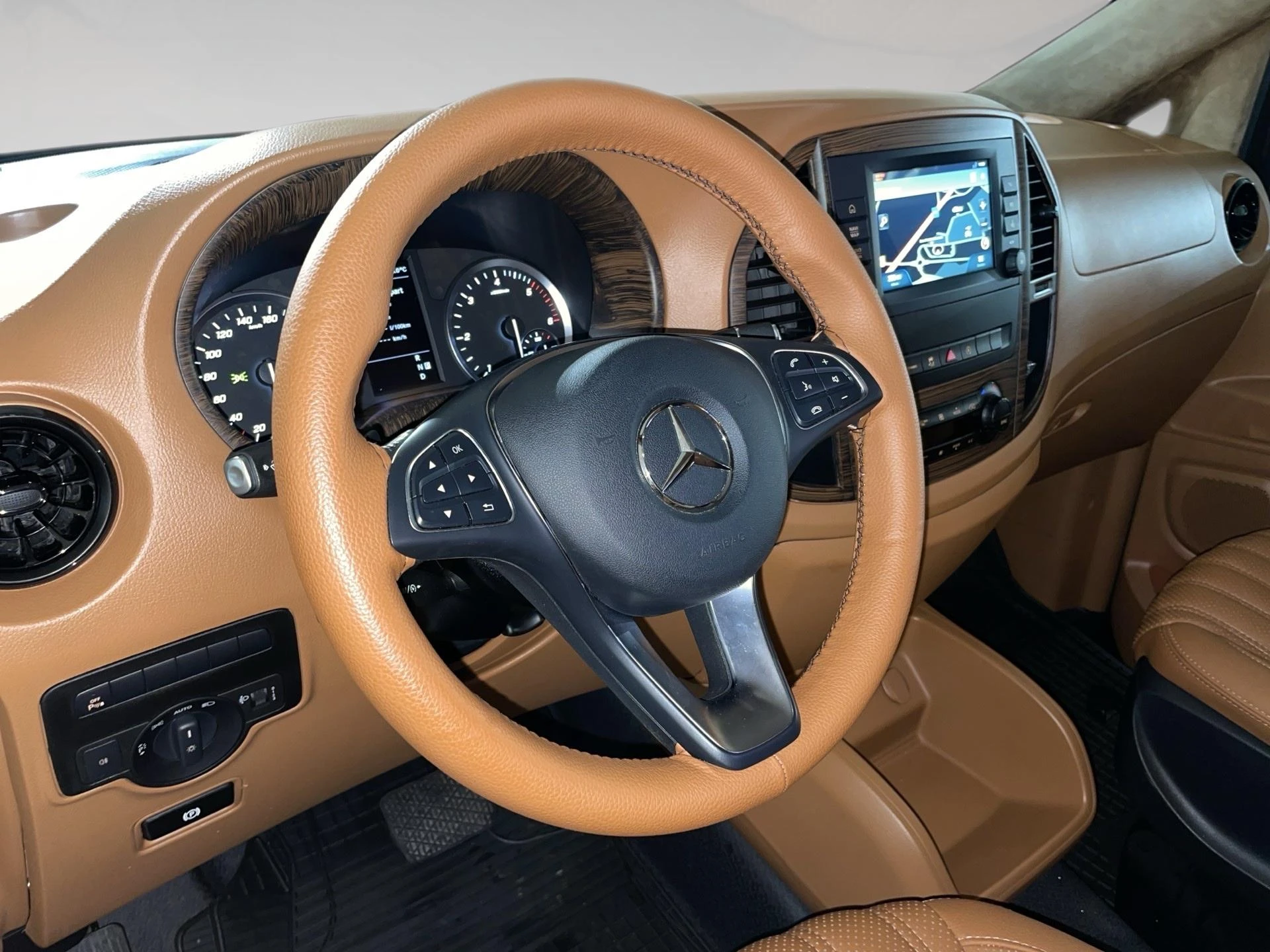 Mercedes-Benz-Vito-image-7