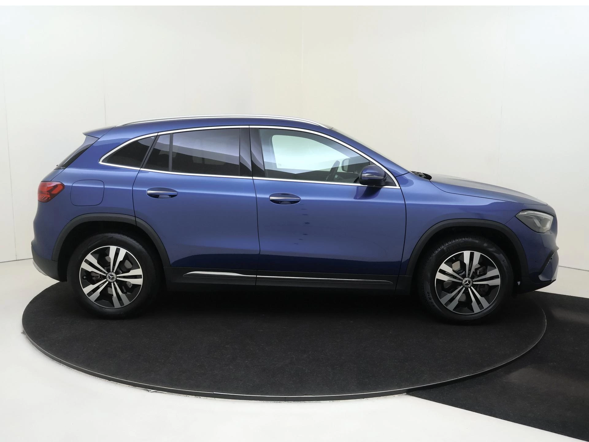 Mercedes-Benz-GLA-image-8