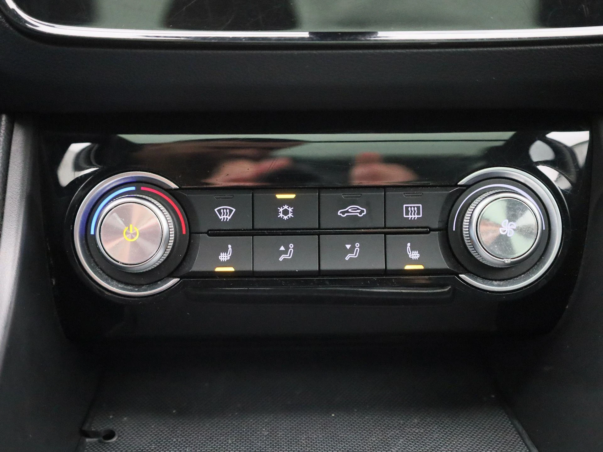 MG-ZS EV-image-17