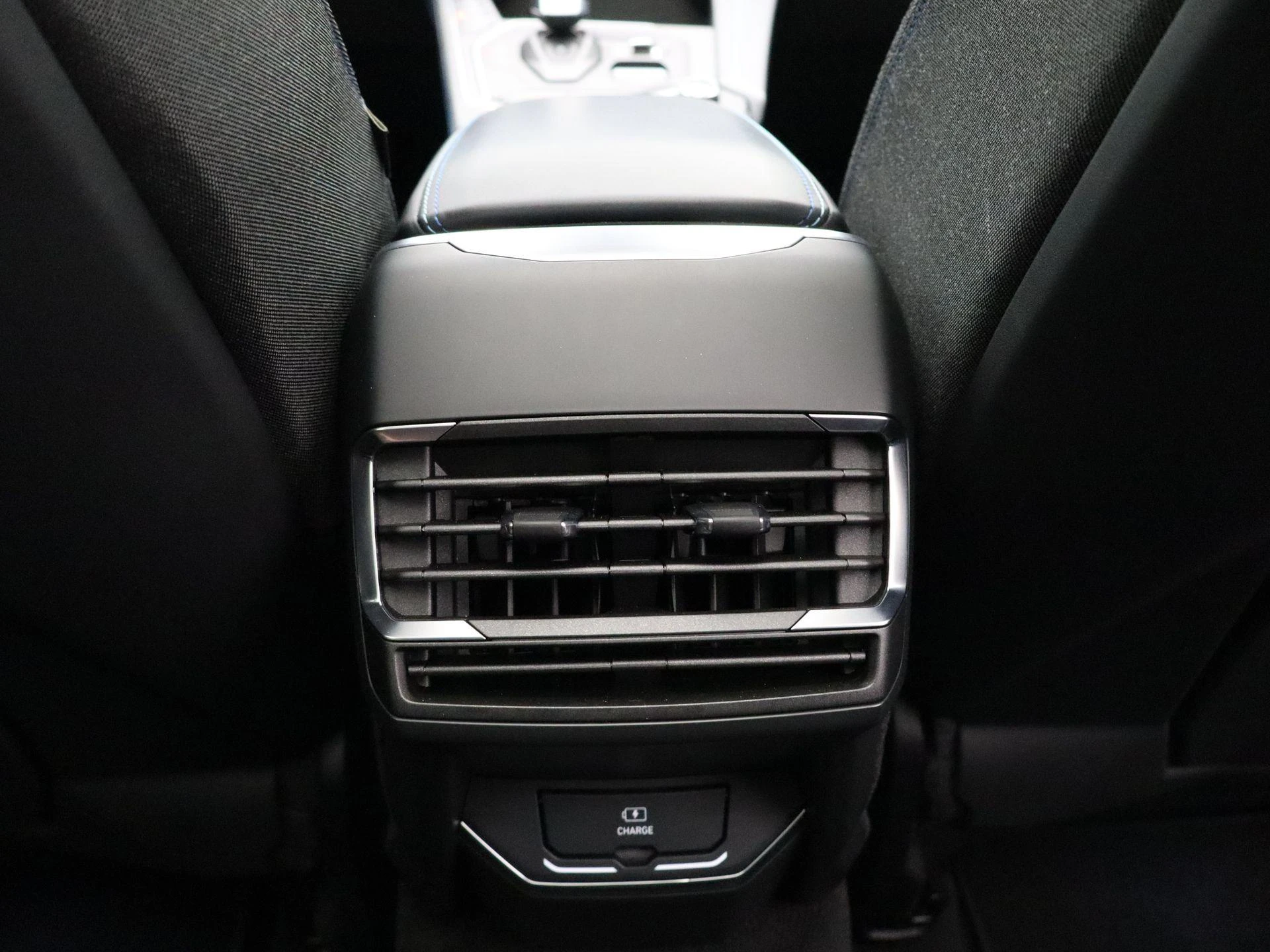Lynk & Co-01-image-35