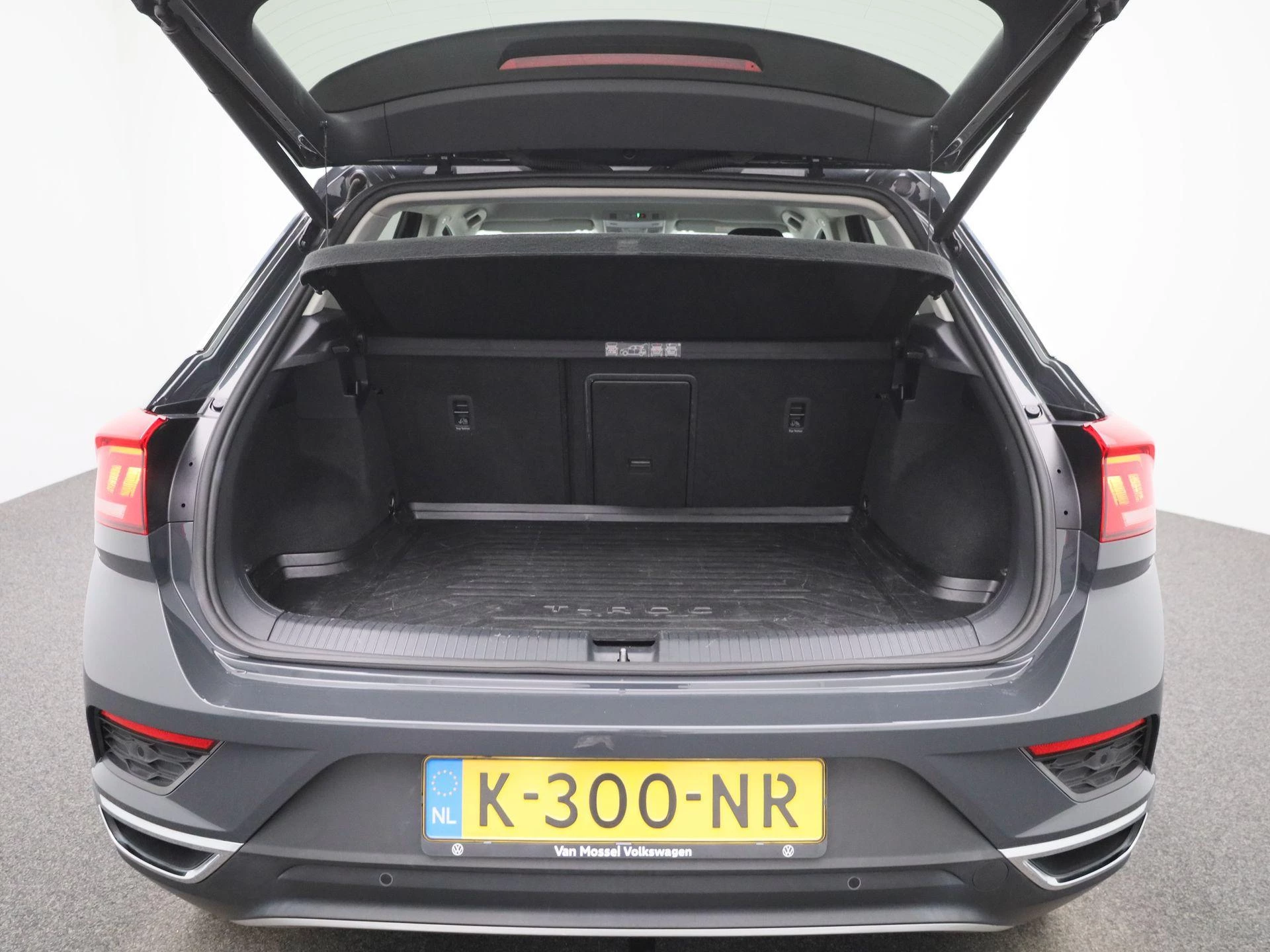 Volkswagen-T-Roc-image-9