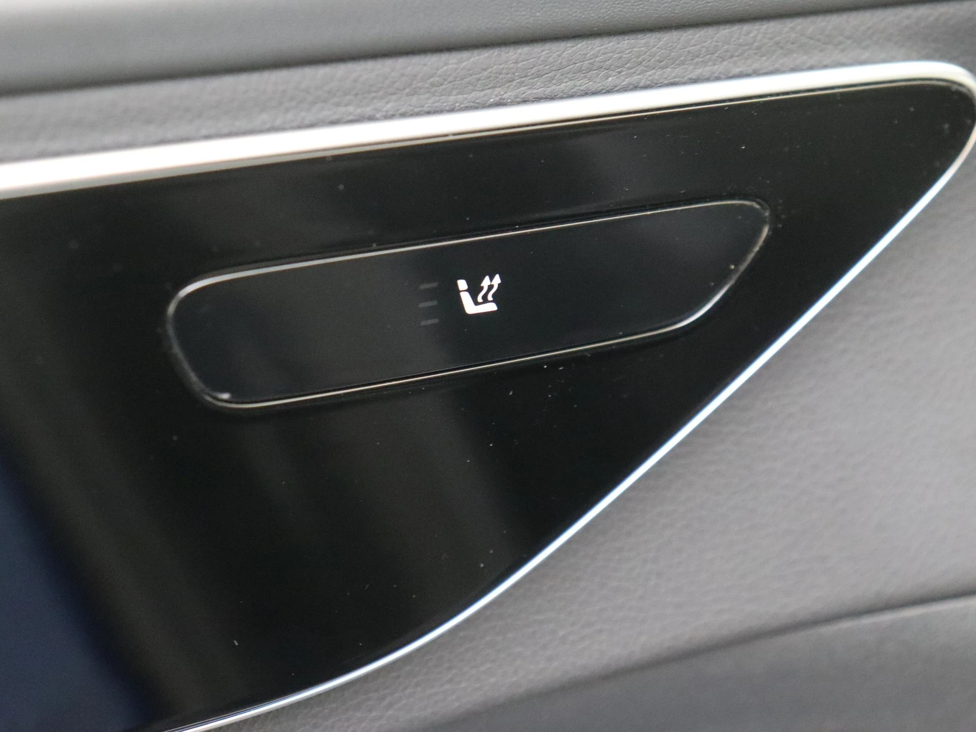 Mercedes-Benz-C-Klasse-image-24
