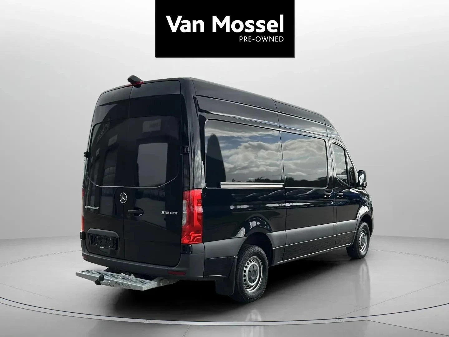 Mercedes-Benz-Sprinter-image-3