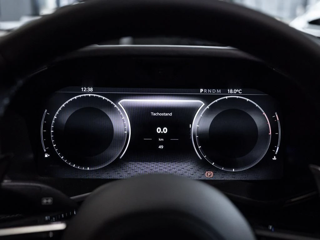 Aston Martin-DBX-image-6
