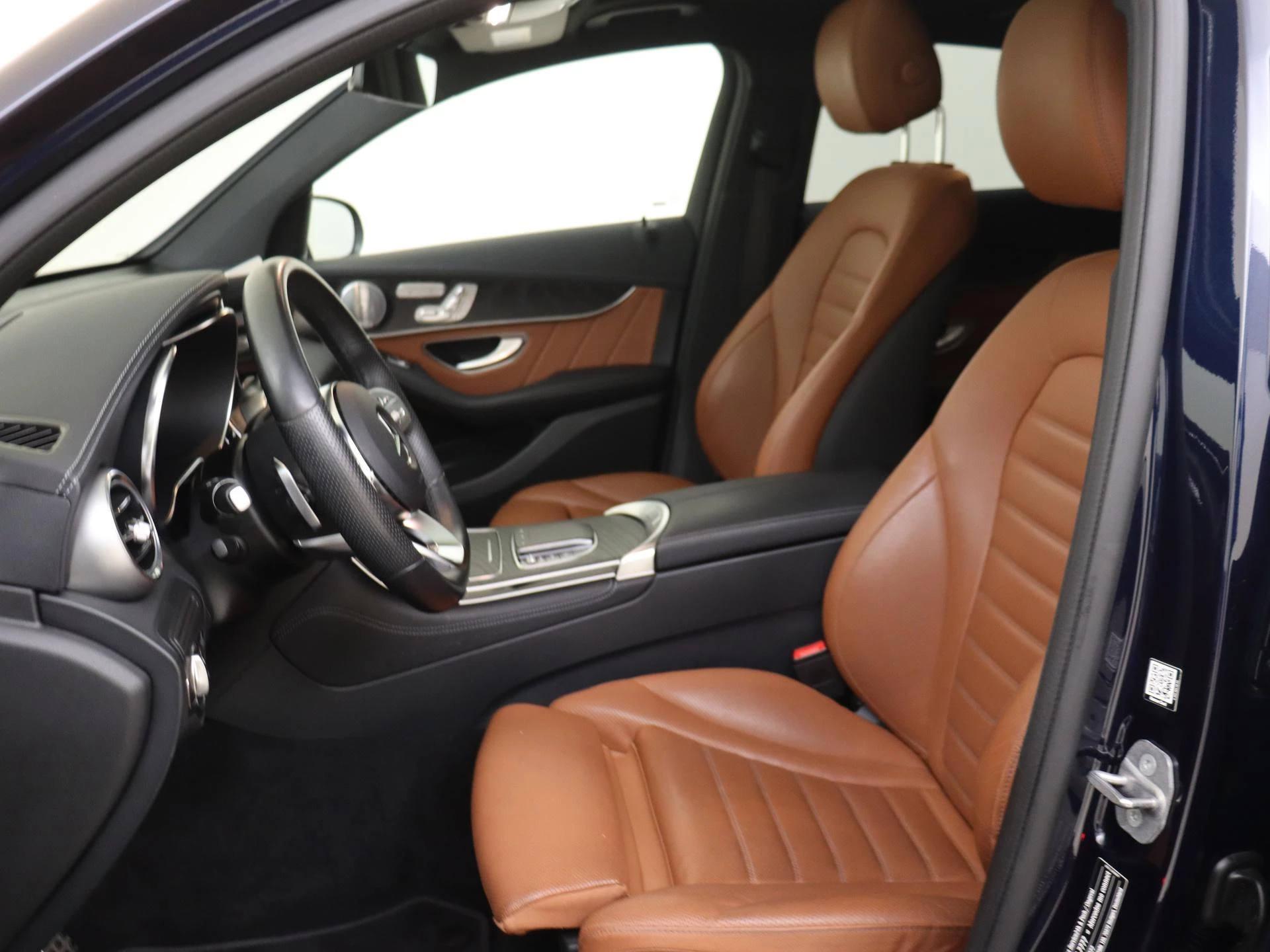 Mercedes-Benz-GLC-image-10