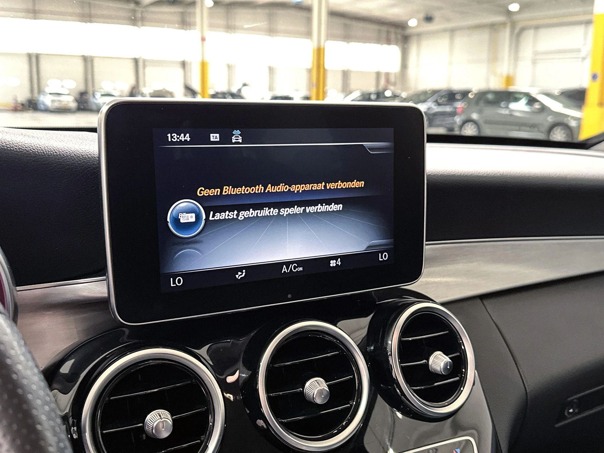 Mercedes-Benz-C-Klasse-image-12
