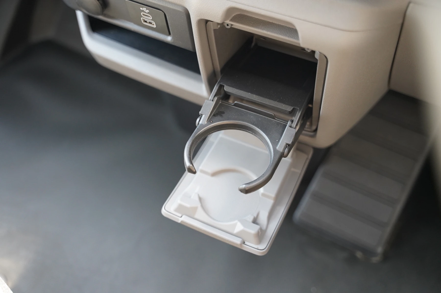Volkswagen-Transporter-image-22