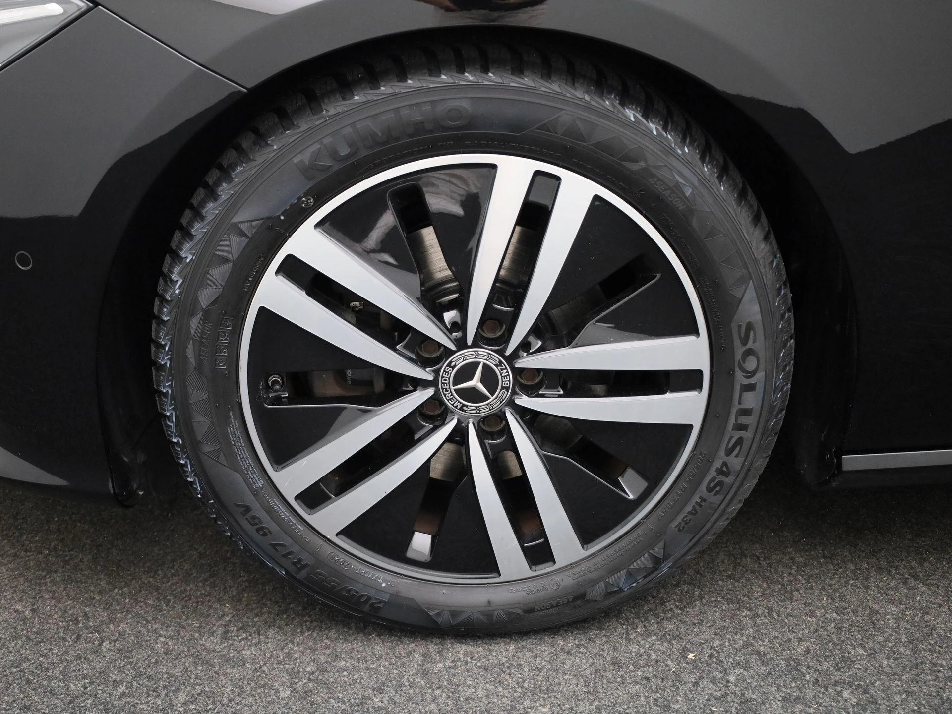 Mercedes-Benz-CLA-image-13