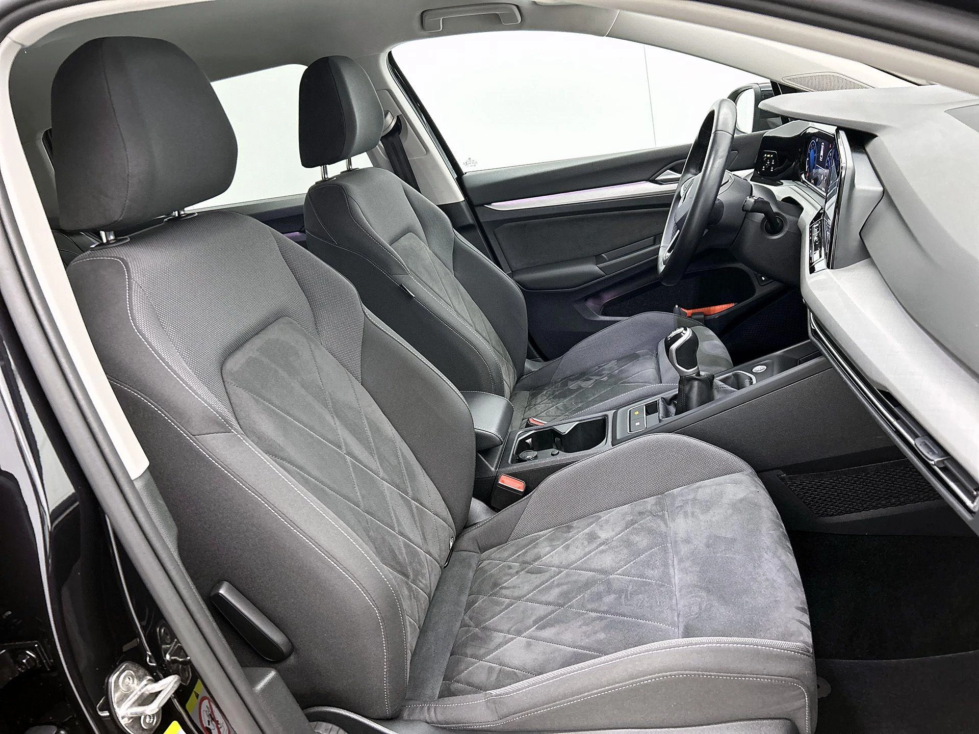 Volkswagen-Golf-image-44