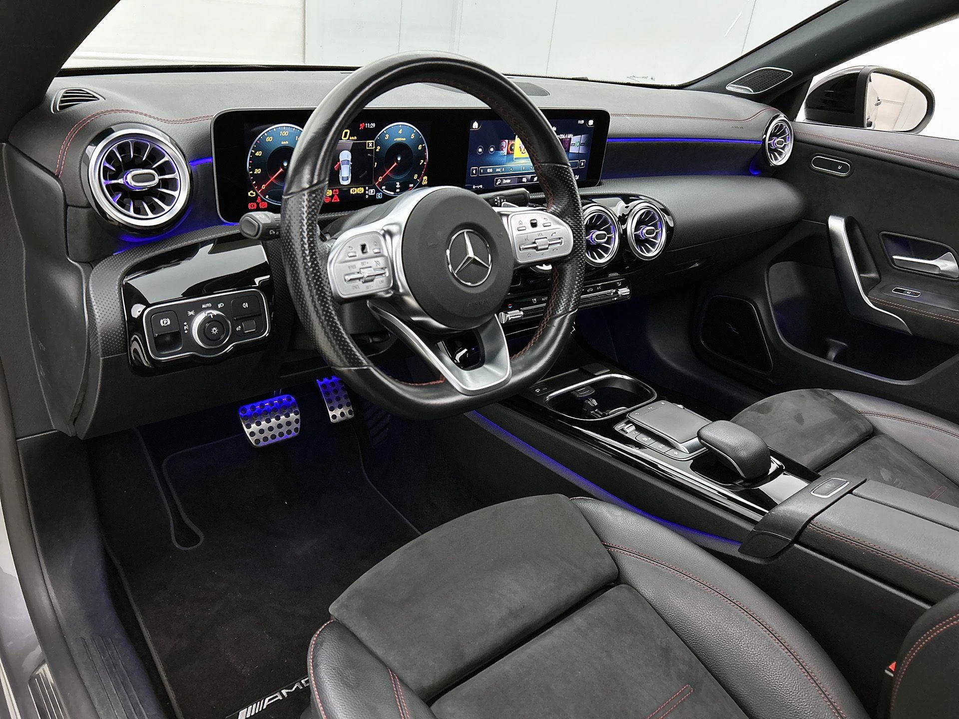 Mercedes-Benz-CLA-image-20