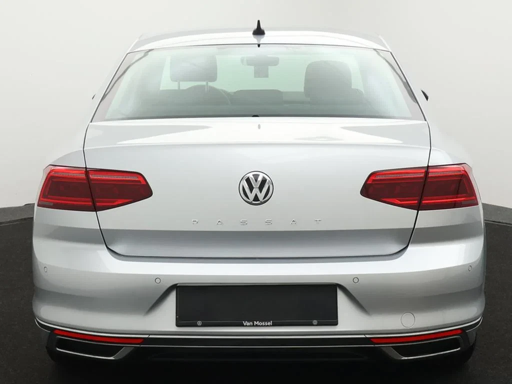 Volkswagen-Passat-image-5