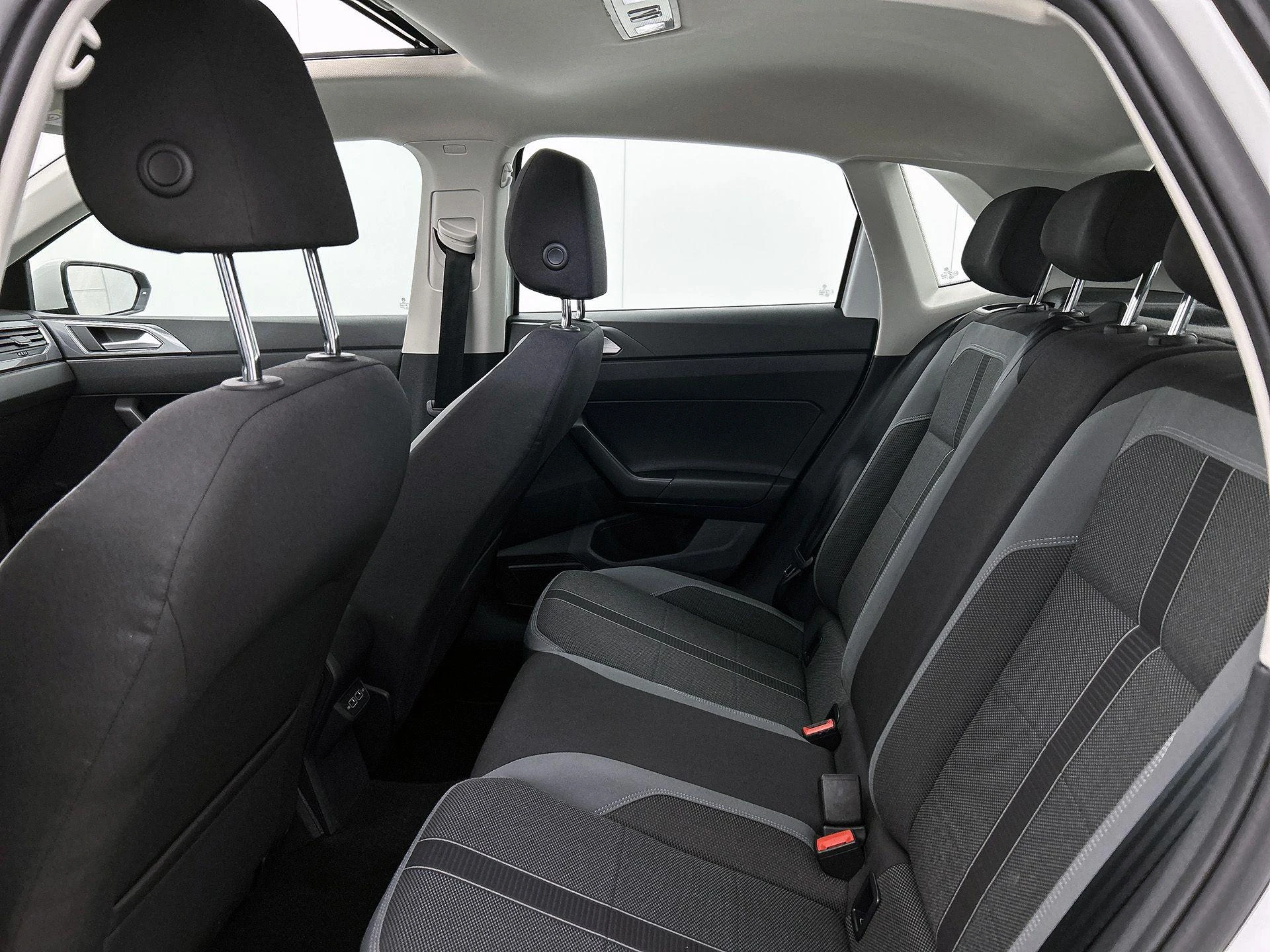 Volkswagen-Polo-image-25