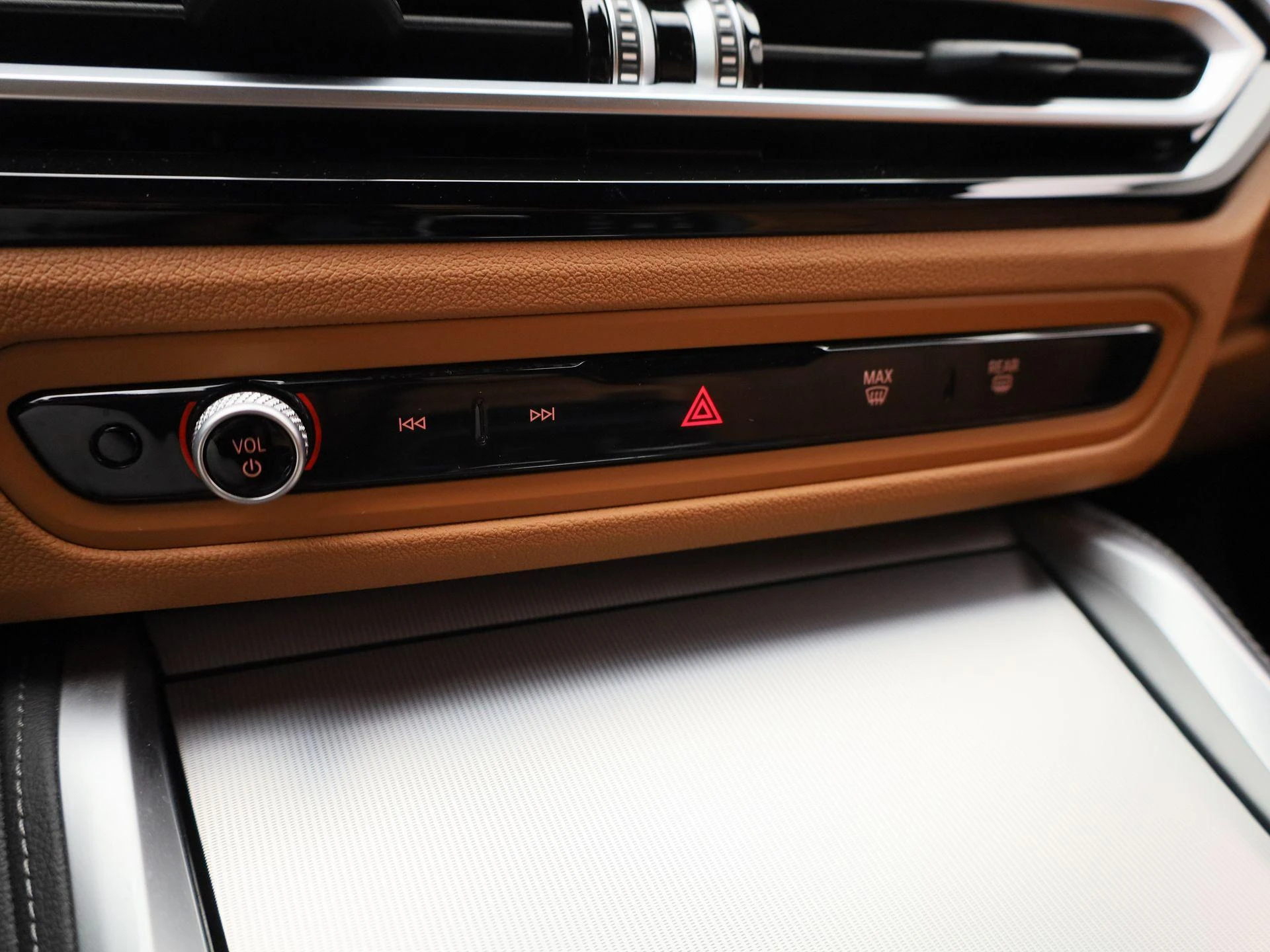 BMW-i4-image-32