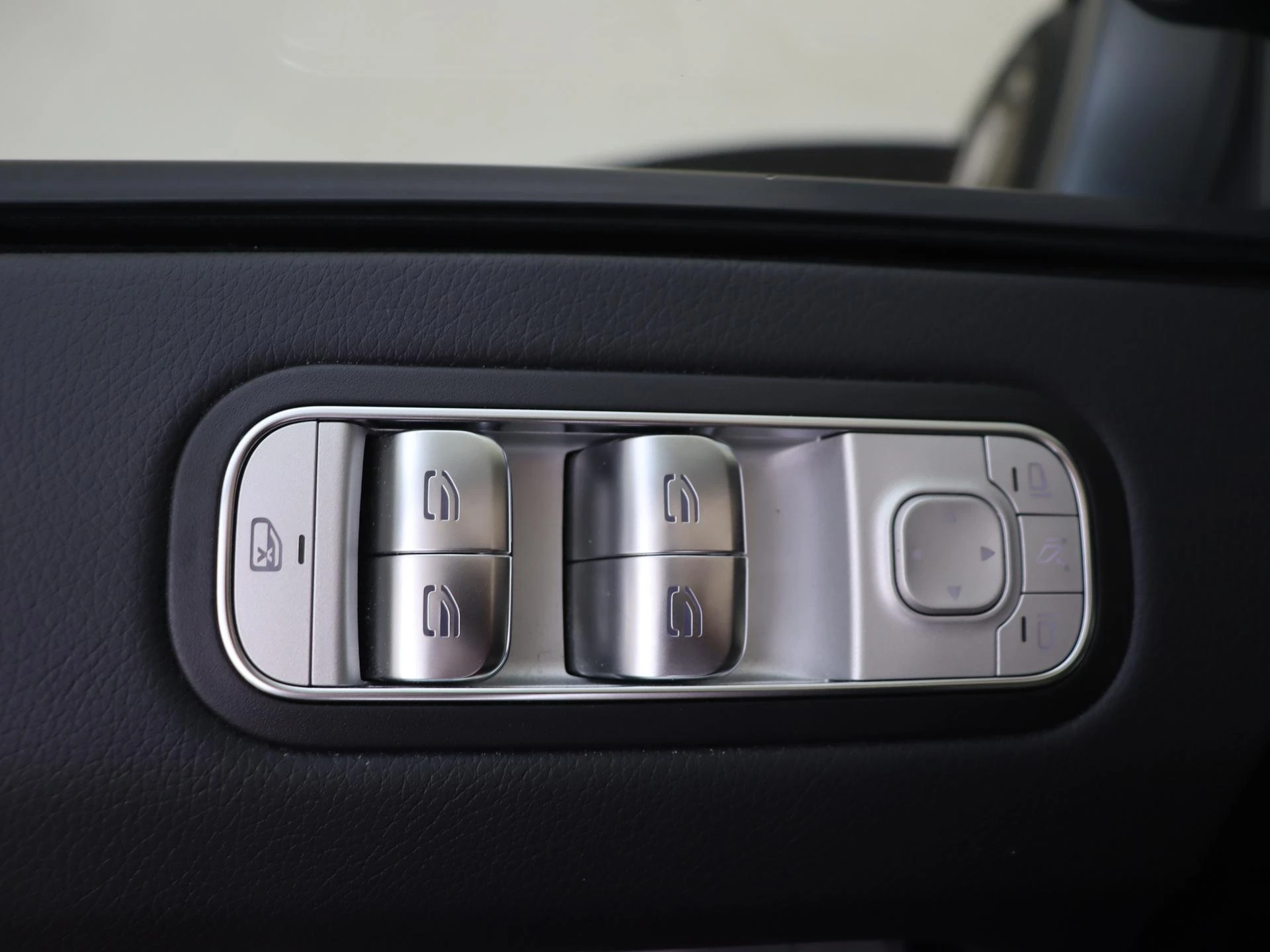 Mercedes-Benz-G-Klasse-image-26