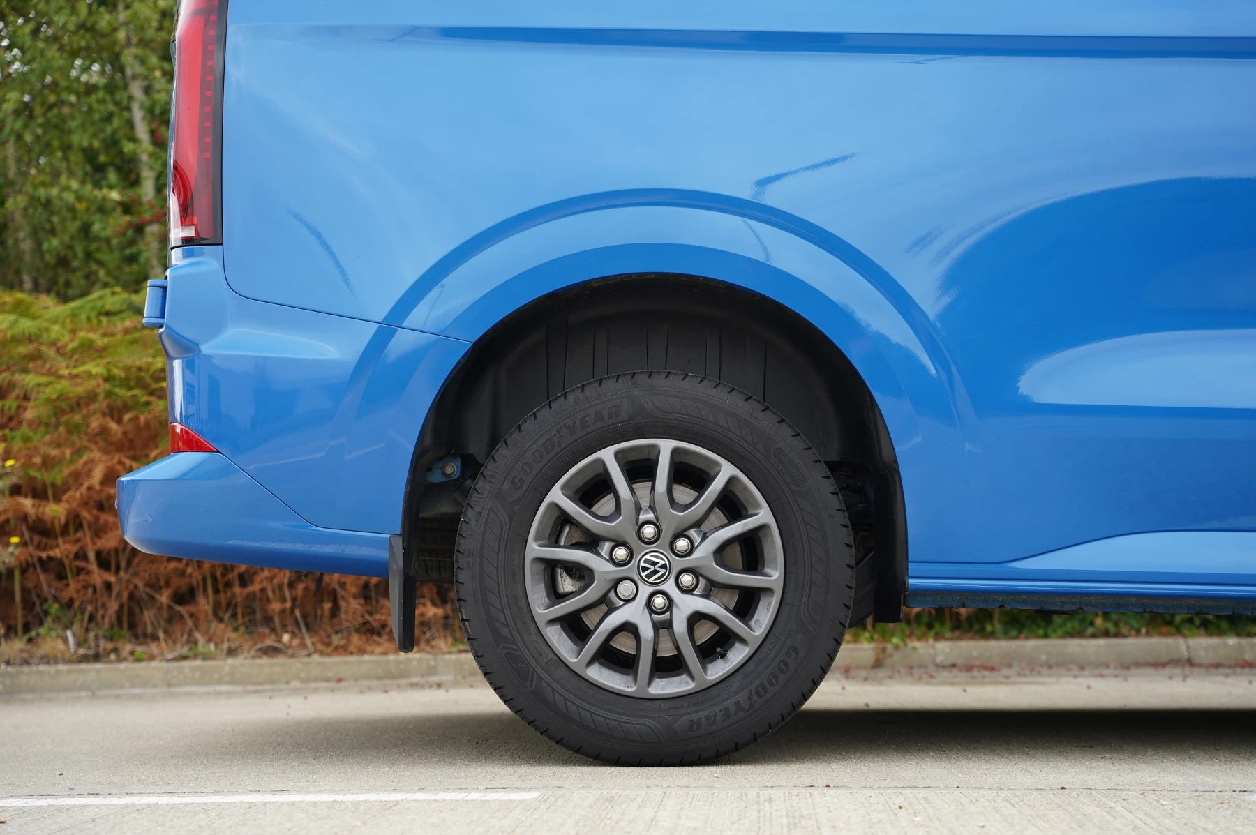 Volkswagen-Transporter-image-40
