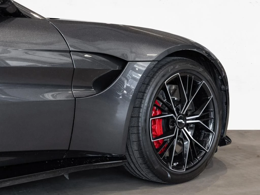 Aston Martin-V8 Vantage-image-9