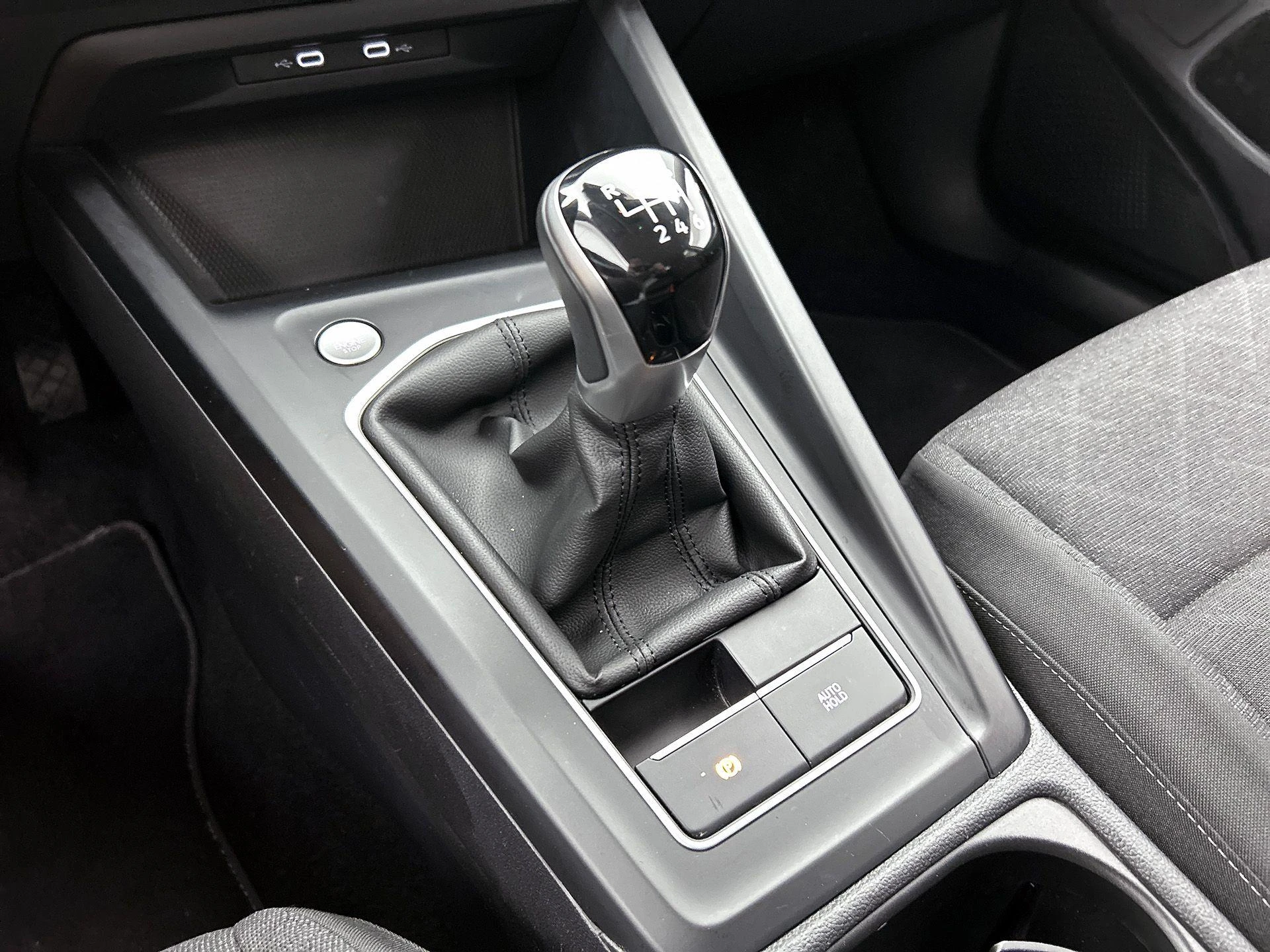 Volkswagen-Golf-image-23
