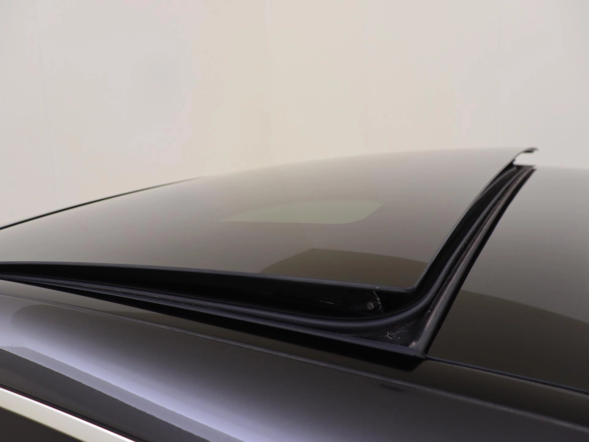 Mercedes-Benz-EQE-image-28