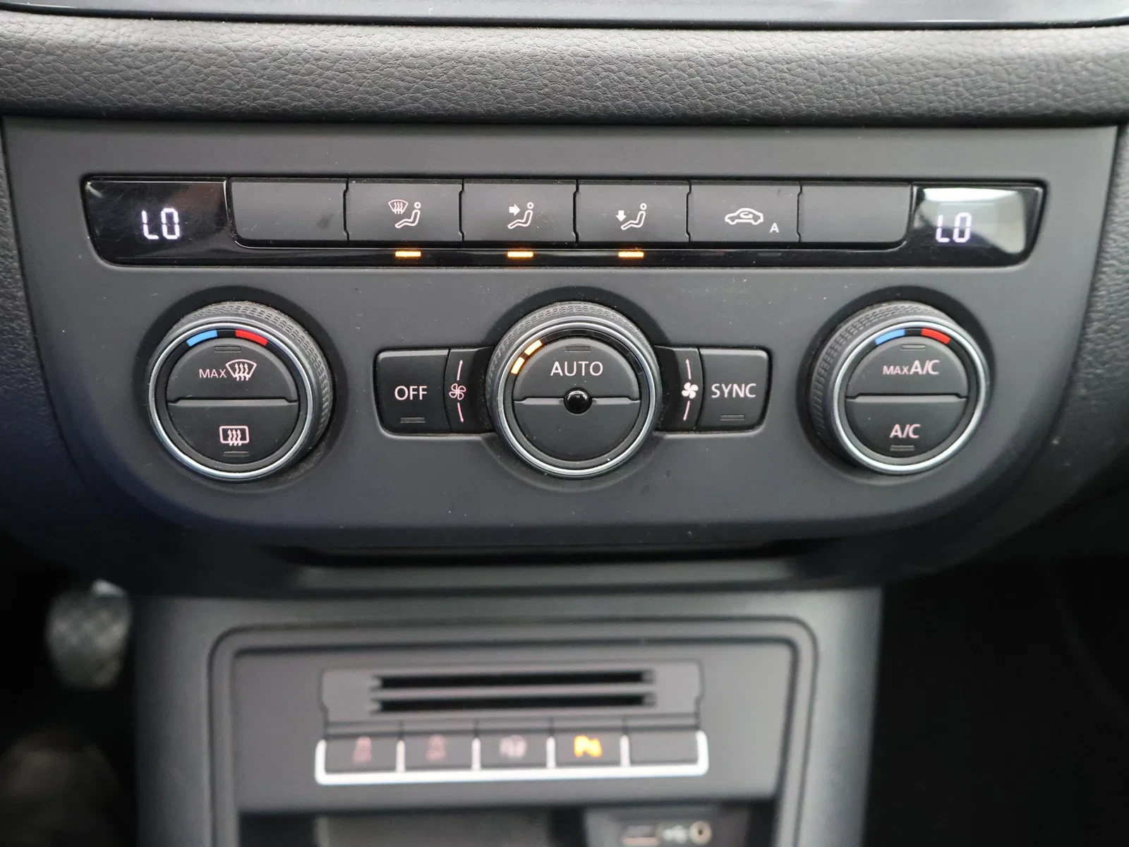 Volkswagen Tiguan Tiguan Trend & Fun 1.4TSI BlueMotion 125PK *PANODAK*PDC*BLTH*DAB RADIO*AIRCO AUTOMATISCH*...*