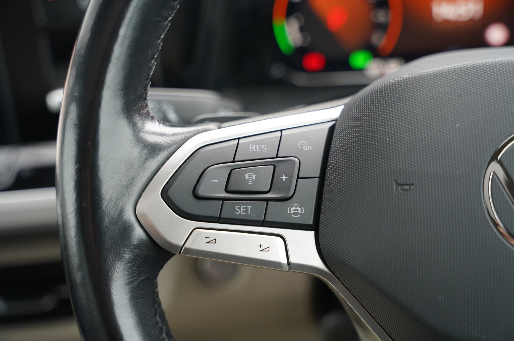 Volkswagen-Multivan-image-16