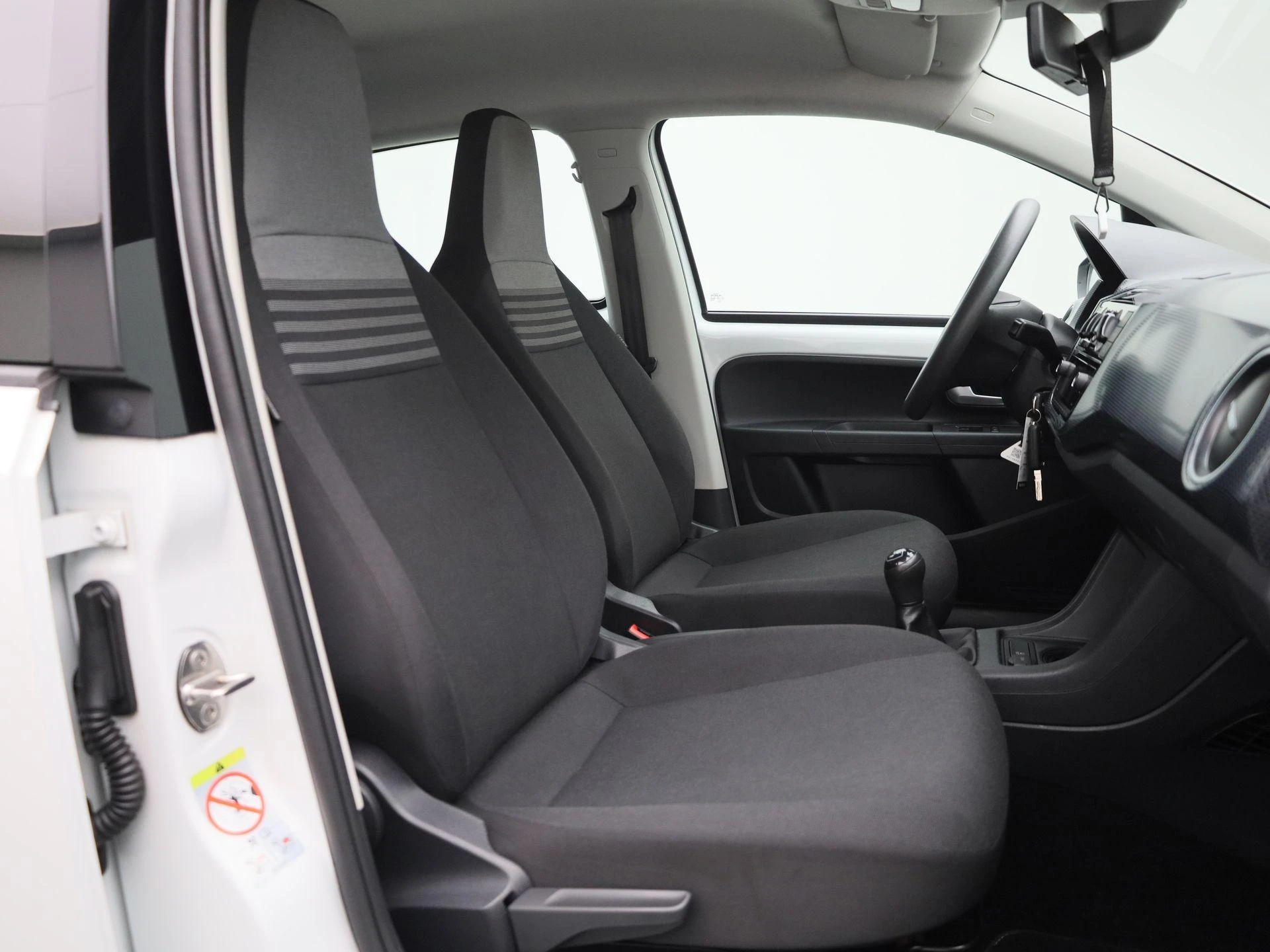 Volkswagen-up!-image-26