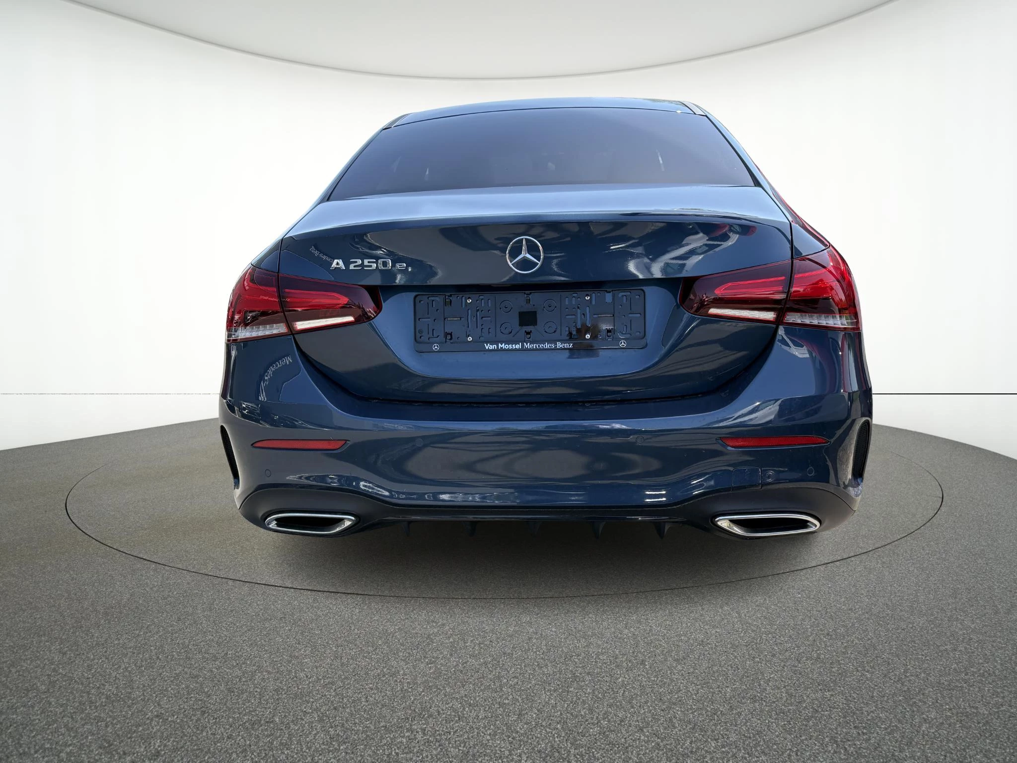 Mercedes-Benz A-Klasse 250 e AMG Line Berline + PREMIUM PLUS PACK + CARPLAY + PANO +