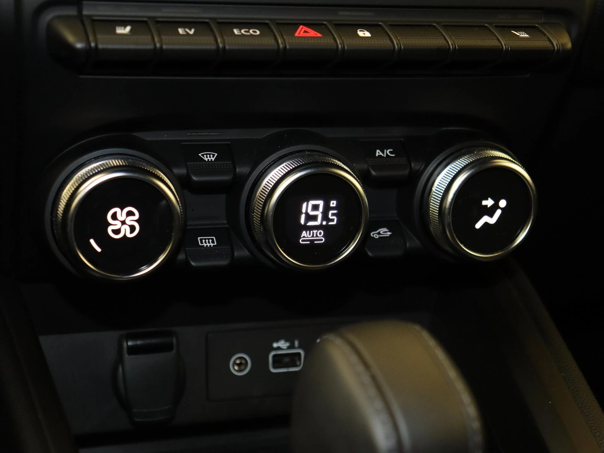 Mitsubishi-Colt-image-19