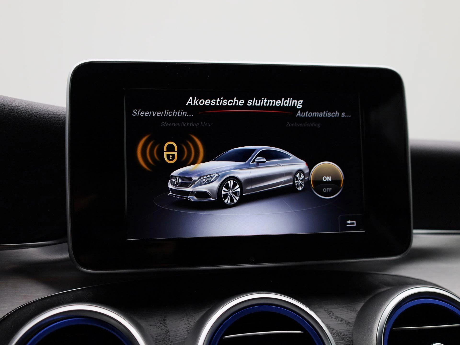 Mercedes-Benz-C-Klasse-image-26